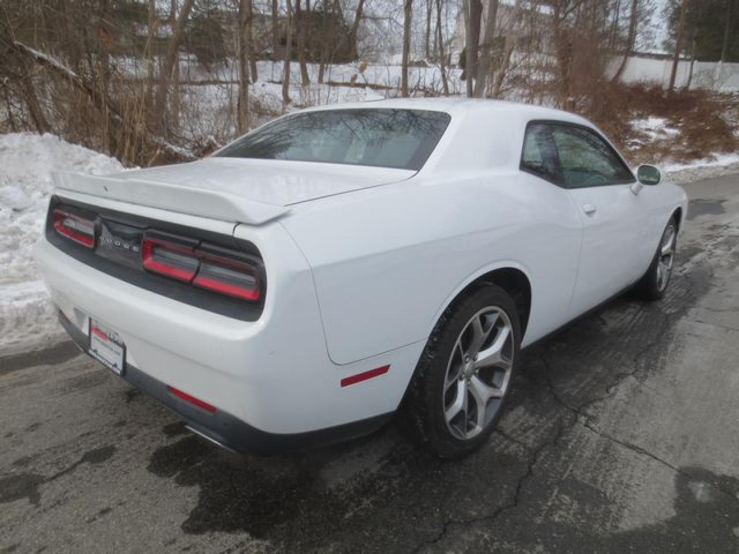 2016 White /Black Dodge Challenger SXT (2C3CDZAG5GH) with an 3.6L V6 DOHC 24V engine, Automatic transmission, located at 270 US Route 6, Mahopac, NY, 10541, (845) 621-0895, 41.349022, -73.755280 - Photo#3