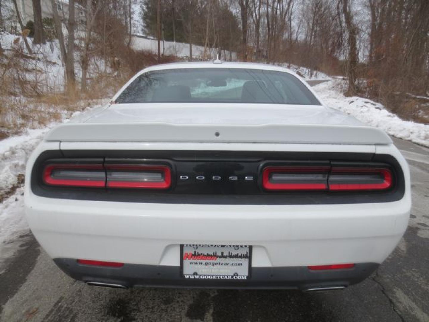 2016 White /Black Dodge Challenger SXT (2C3CDZAG5GH) with an 3.6L V6 DOHC 24V engine, Automatic transmission, located at 270 US Route 6, Mahopac, NY, 10541, (845) 621-0895, 41.349022, -73.755280 - Photo#5