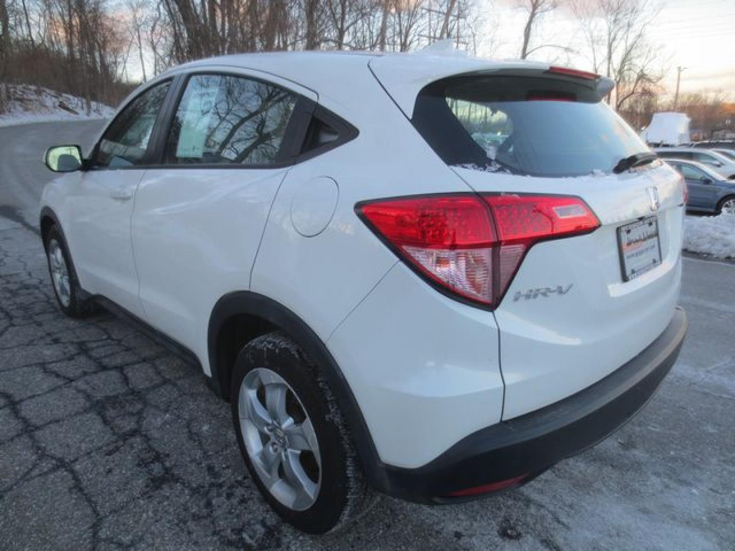 2016 White /Gray Honda HR-V LX (3CZRU6H36GM) with an 1.8L L4 DOHC 16V engine, 5-Speed Automatic transmission, located at 270 US Route 6, Mahopac, NY, 10541, (845) 621-0895, 41.349022, -73.755280 - Photo#4