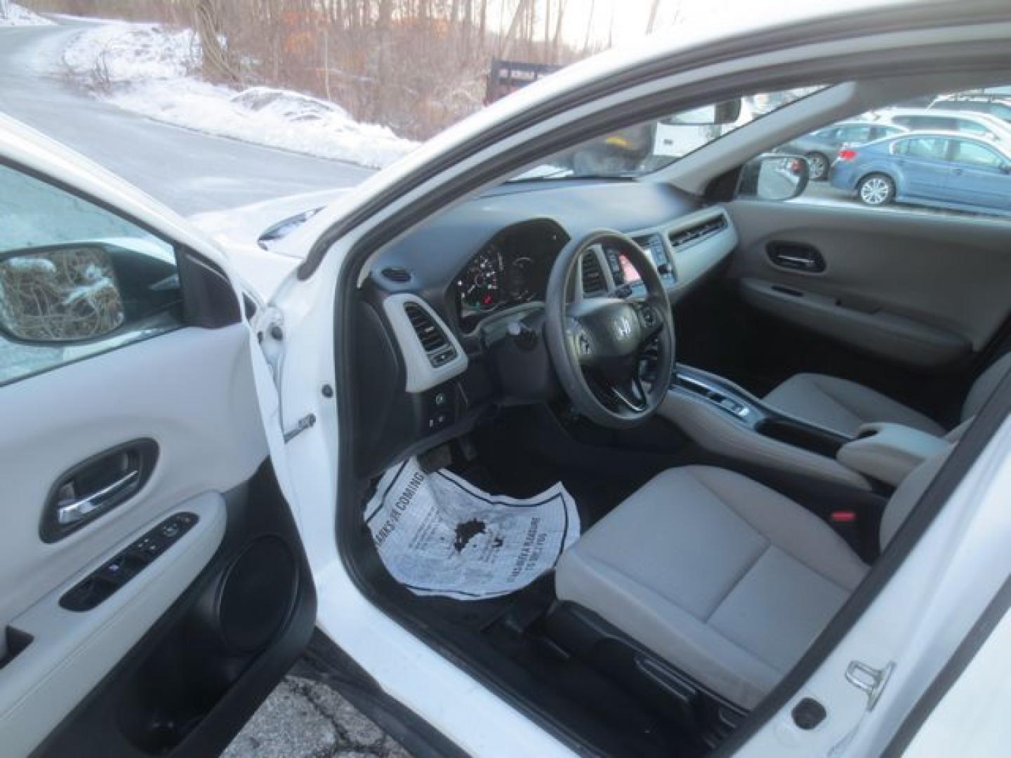 2016 White /Gray Honda HR-V LX (3CZRU6H36GM) with an 1.8L L4 DOHC 16V engine, 5-Speed Automatic transmission, located at 270 US Route 6, Mahopac, NY, 10541, (845) 621-0895, 41.349022, -73.755280 - Photo#6