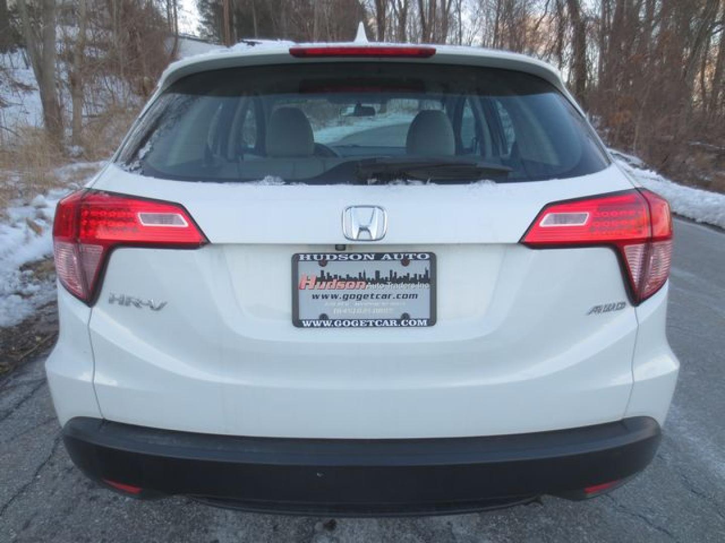 2016 White /Gray Honda HR-V LX (3CZRU6H36GM) with an 1.8L L4 DOHC 16V engine, 5-Speed Automatic transmission, located at 270 US Route 6, Mahopac, NY, 10541, (845) 621-0895, 41.349022, -73.755280 - Photo#5