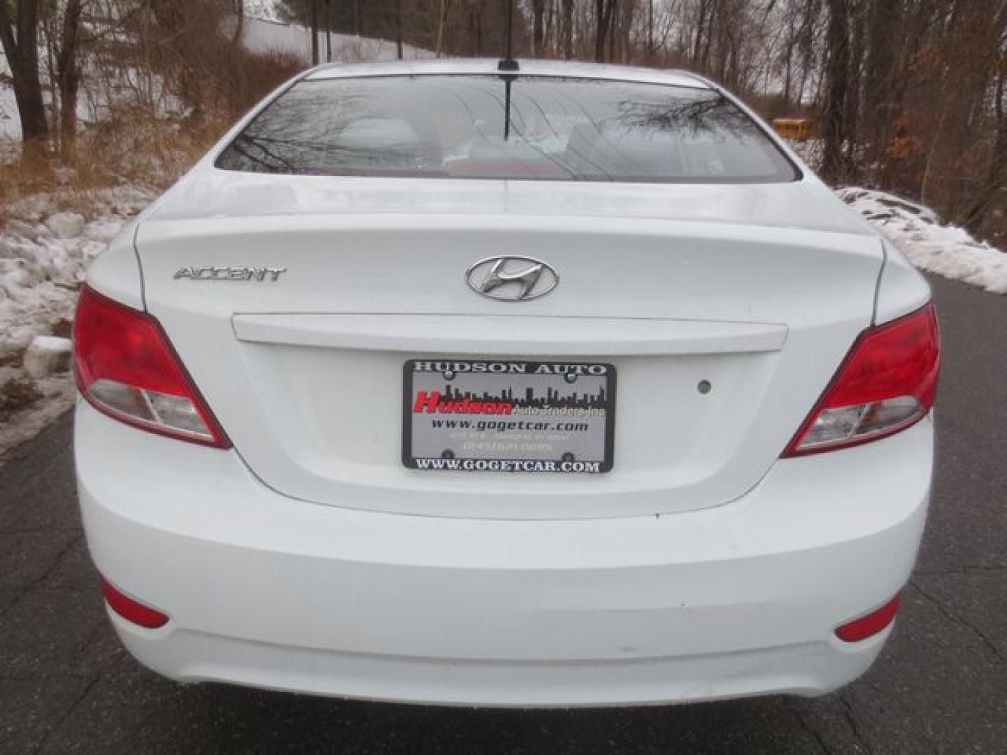 2016 White /Gray Hyundai Accent SE 4-Door 6A (KMHCT4AE7GU) with an 1.6L L4 DOHC 16V engine, 6-SPEED MANUAL transmission, located at 270 US Route 6, Mahopac, NY, 10541, (845) 621-0895, 41.349022, -73.755280 - Photo#5