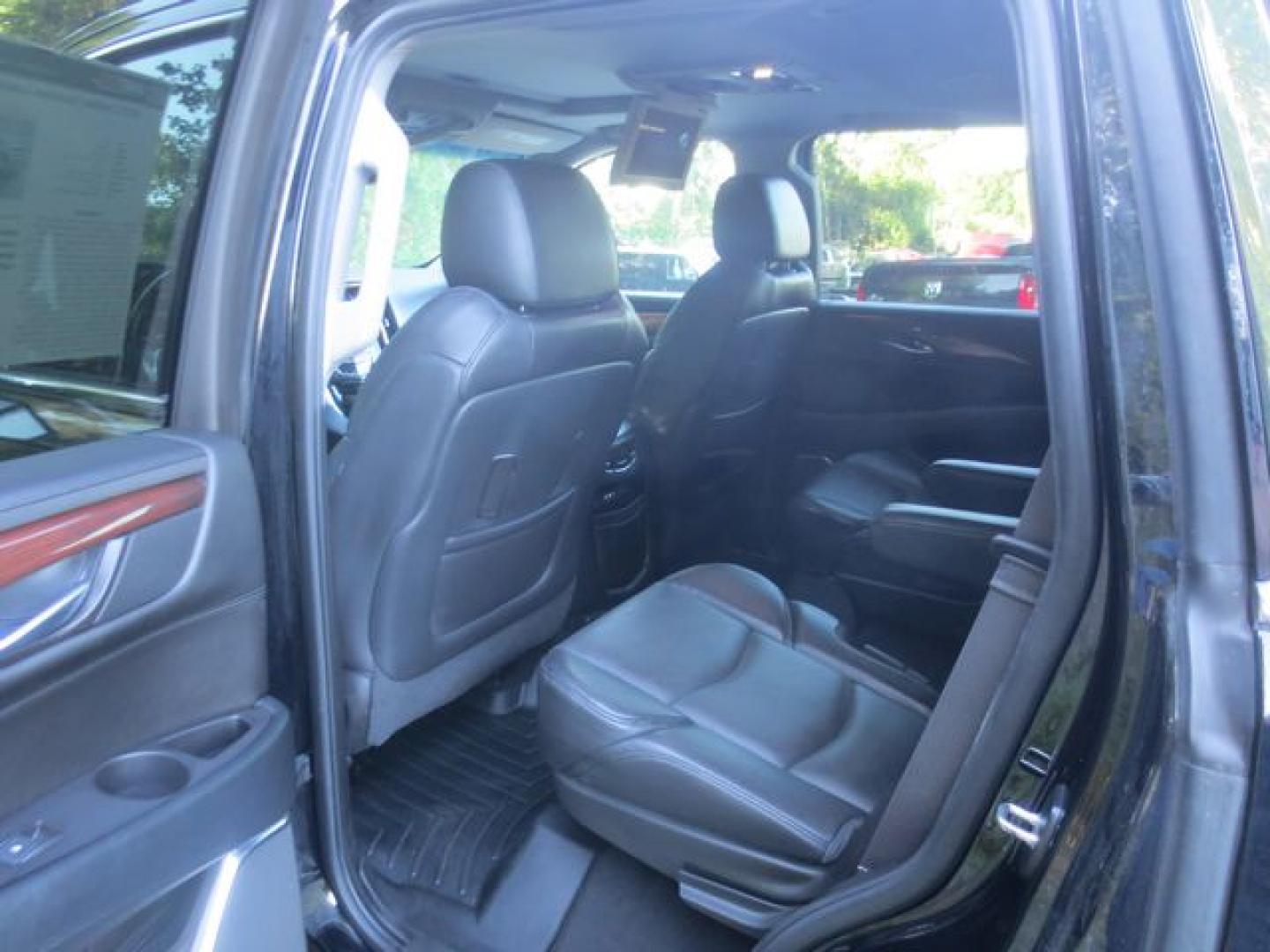 2015 Black /Black Cadillac Escalade Luxury 4WD (1GYS4MKJ7FR) with an 6.2L V8 OHV 16V FFV engine, 8-Speed Automatic transmission, located at 270 US Route 6, Mahopac, NY, 10541, (845) 621-0895, 41.349022, -73.755280 - Photo#7