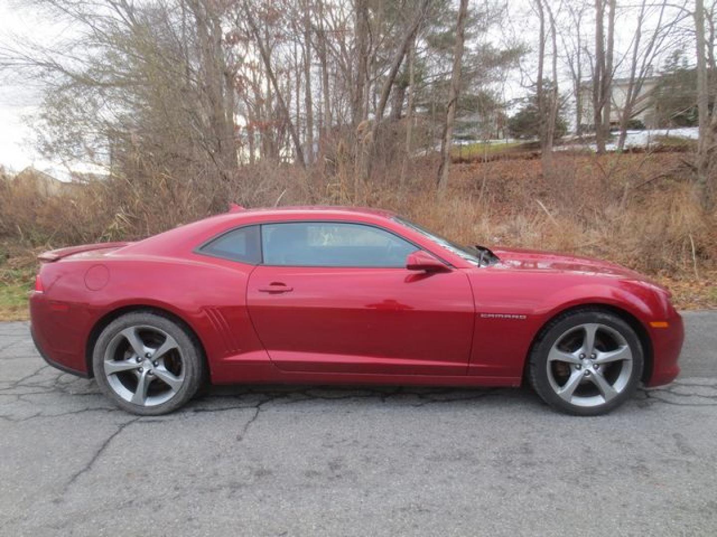 2014 Red /black Chevrolet Camaro Coupe 1LT (2G1FF1E33E9) with an 3.6L V6 DOHC 24V FFV engine, 6-Speed Manual transmission, located at 270 US Route 6, Mahopac, NY, 10541, (845) 621-0895, 41.349022, -73.755280 - Photo#8