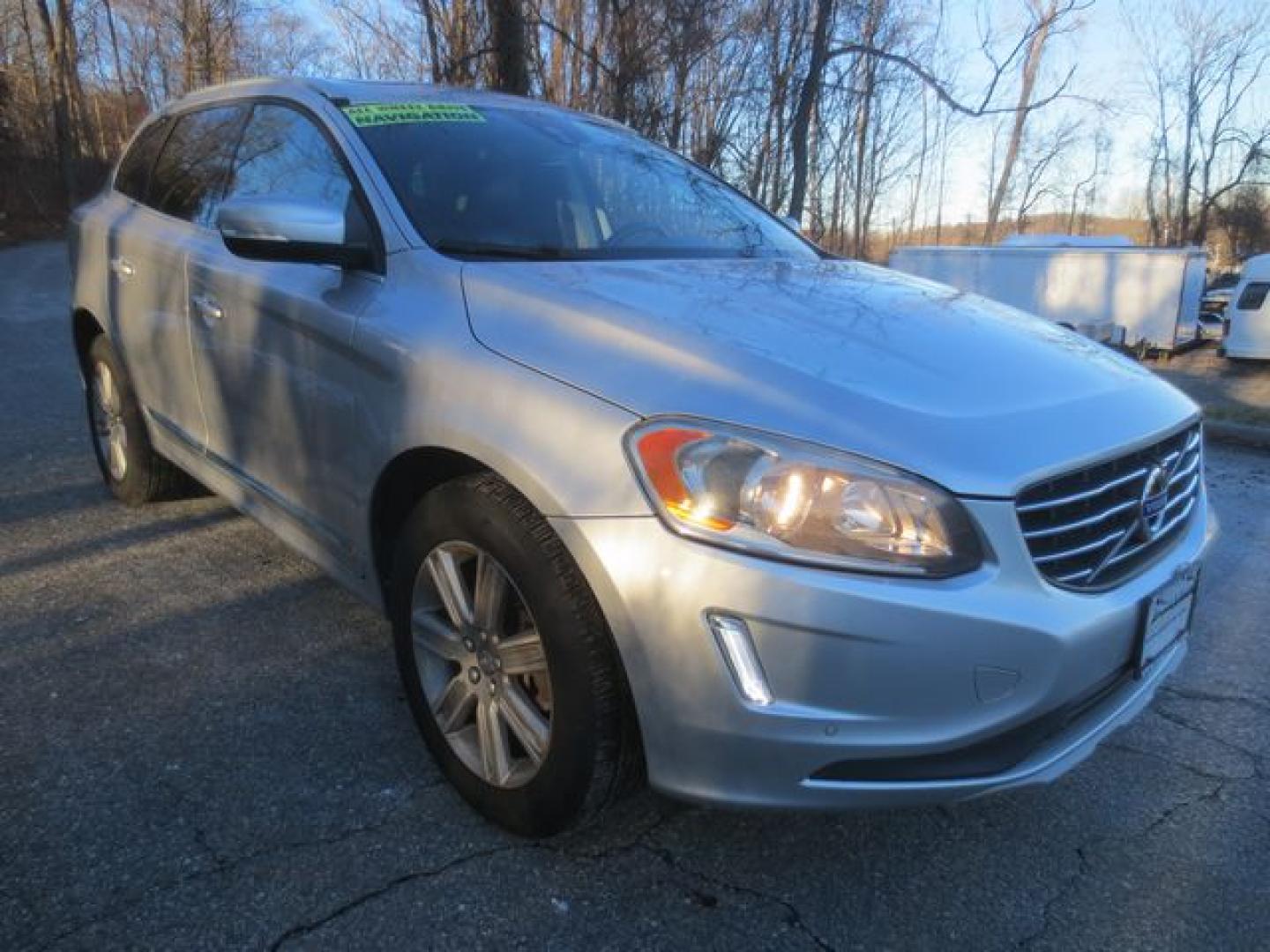 2016 Silver /Black Volvo XC60 T6 Premier (YV4902RK2G2) with an 3.0L L6 DOHC 24V TURBO engine, 6-Speed Automatic transmission, located at 270 US Route 6, Mahopac, NY, 10541, (845) 621-0895, 41.349022, -73.755280 - Photo#1