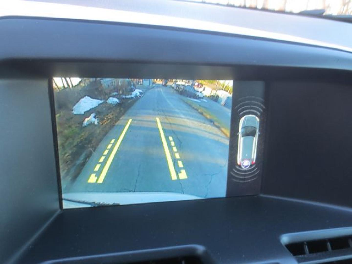 2016 Silver /Black Volvo XC60 T6 Premier (YV4902RK2G2) with an 3.0L L6 DOHC 24V TURBO engine, 6-Speed Automatic transmission, located at 270 US Route 6, Mahopac, NY, 10541, (845) 621-0895, 41.349022, -73.755280 - Photo#10