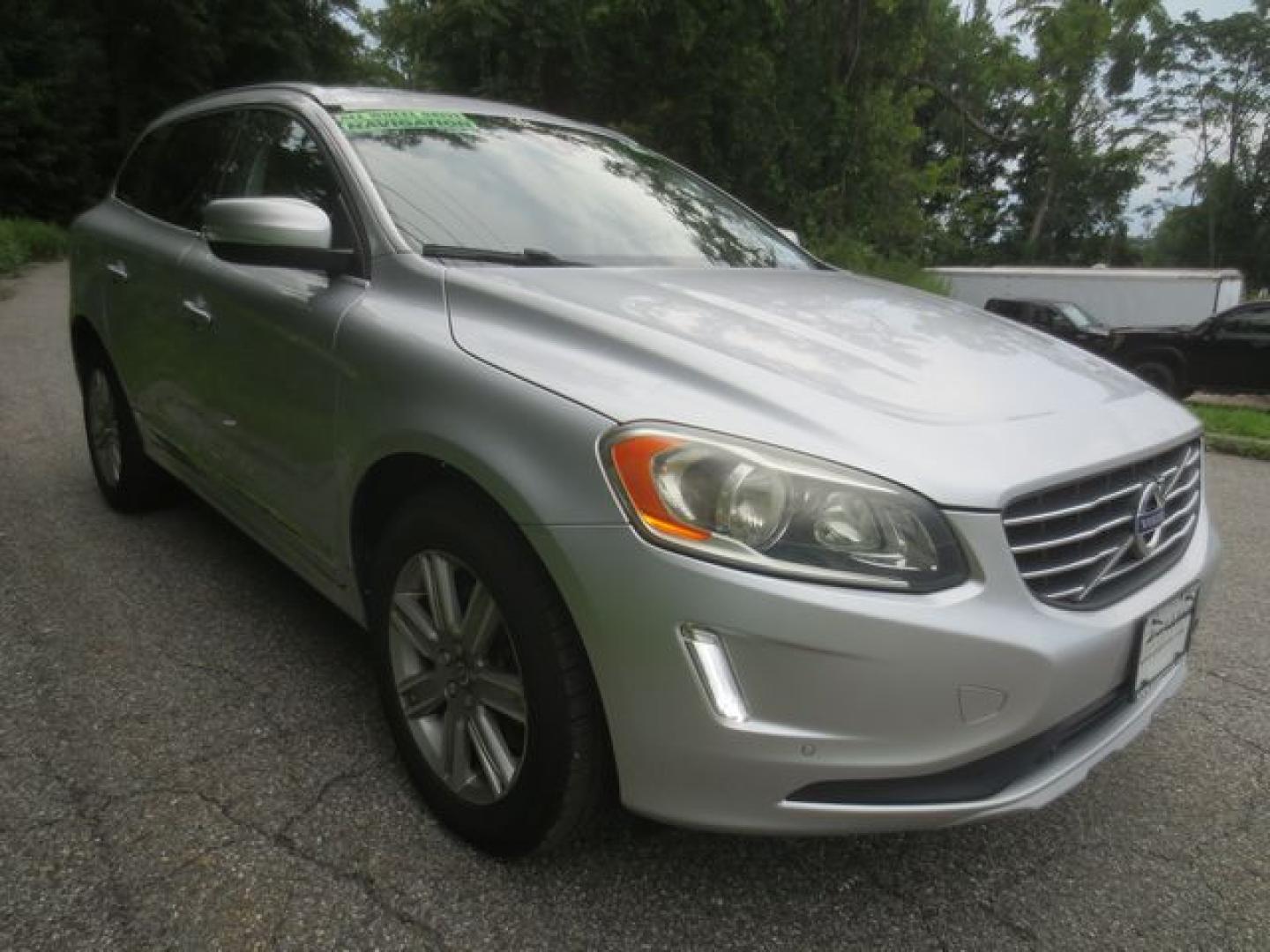 2016 Silver /Black Volvo XC60 T6 Premier (YV4902RK2G2) with an 3.0L L6 DOHC 24V TURBO engine, 6-Speed Automatic transmission, located at 270 US Route 6, Mahopac, NY, 10541, (845) 621-0895, 41.349022, -73.755280- Photo#1