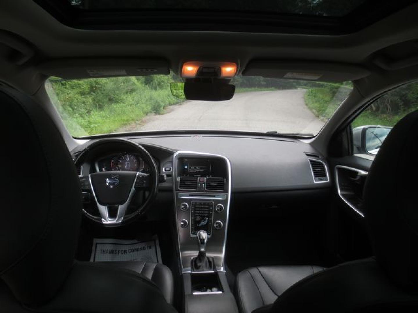 2016 Silver /Black Volvo XC60 T6 Premier (YV4902RK2G2) with an 3.0L L6 DOHC 24V TURBO engine, 6-Speed Automatic transmission, located at 270 US Route 6, Mahopac, NY, 10541, (845) 621-0895, 41.349022, -73.755280- Photo#7