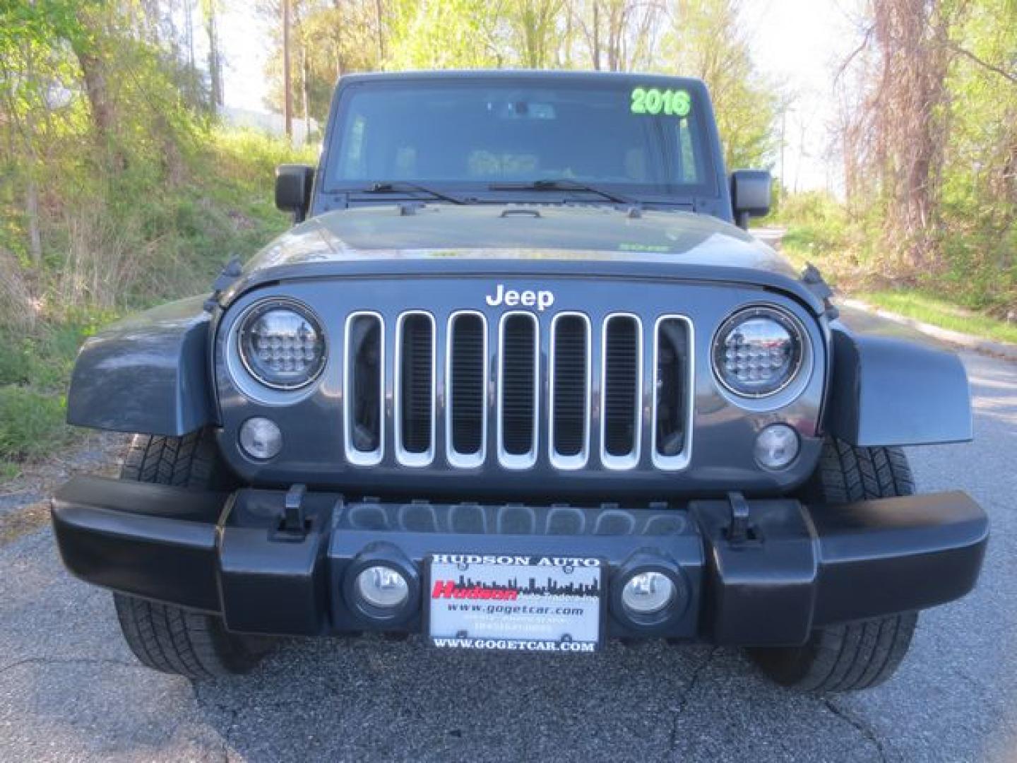 2016 Gray /Black Jeep Wrangler Unlimited Sahara (1C4HJWEG5GL) with an 3.6L V6 DOHC 24V FFV engine, Automatic transmission, located at 270 US Route 6, Mahopac, NY, 10541, (845) 621-0895, 41.349022, -73.755280 - Photo#2