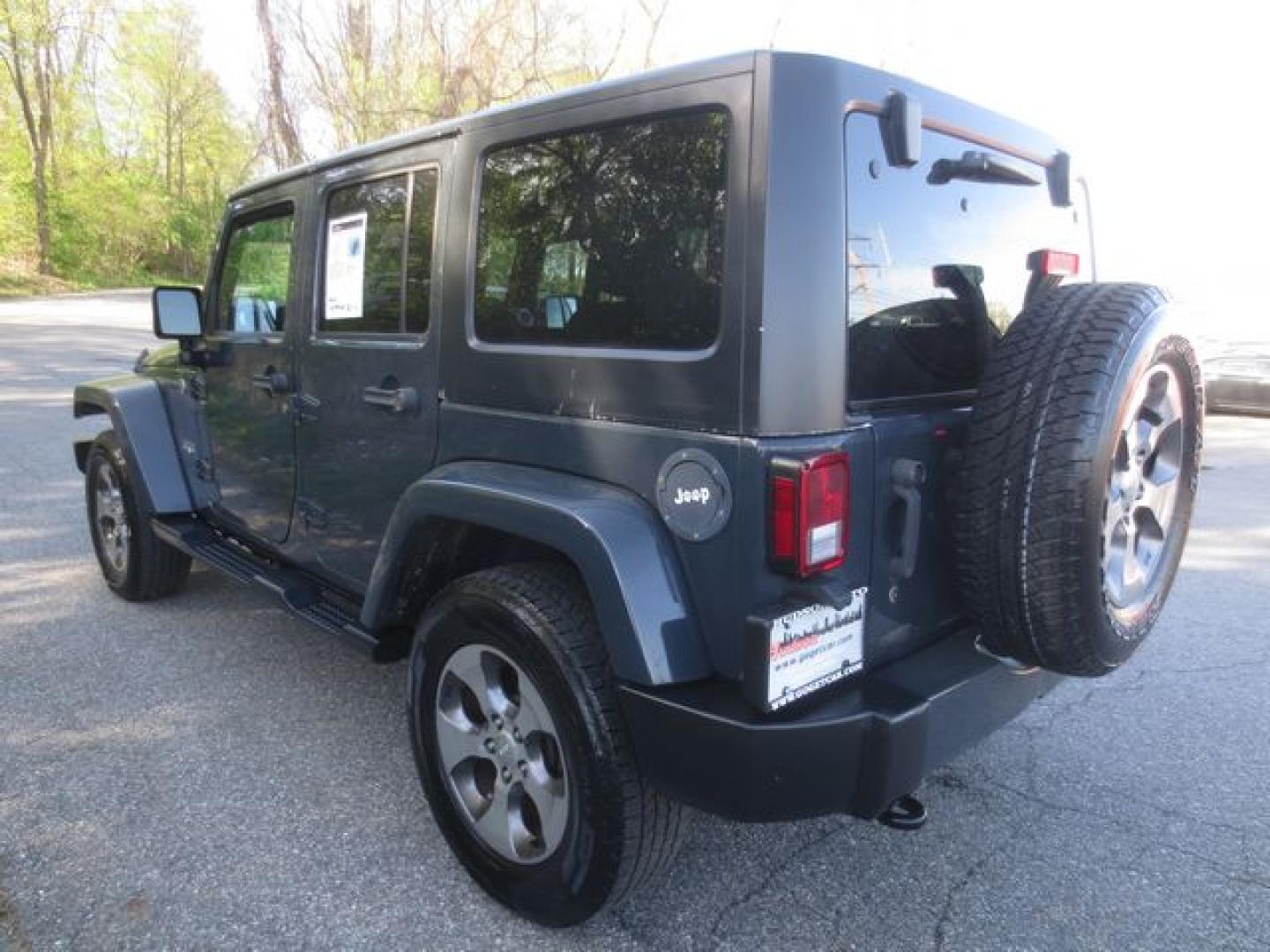 2016 Gray /Black Jeep Wrangler Unlimited Sahara (1C4HJWEG5GL) with an 3.6L V6 DOHC 24V FFV engine, Automatic transmission, located at 270 US Route 6, Mahopac, NY, 10541, (845) 621-0895, 41.349022, -73.755280 - Photo#4