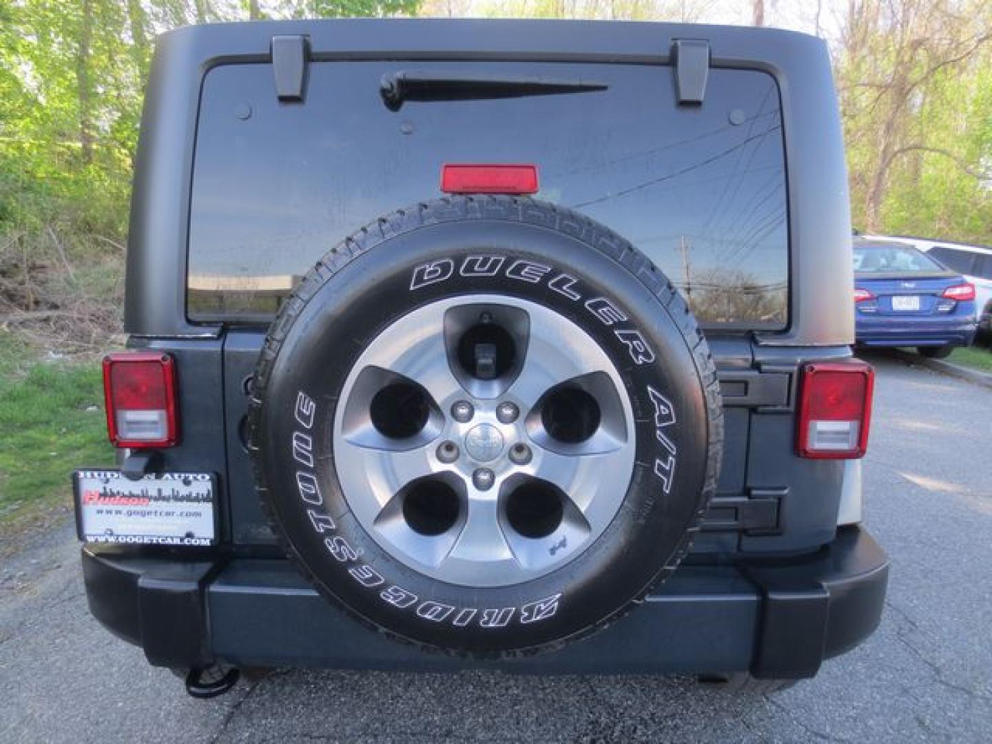 2016 Gray /Black Jeep Wrangler Unlimited Sahara (1C4HJWEG5GL) with an 3.6L V6 DOHC 24V FFV engine, Automatic transmission, located at 270 US Route 6, Mahopac, NY, 10541, (845) 621-0895, 41.349022, -73.755280 - Photo#5