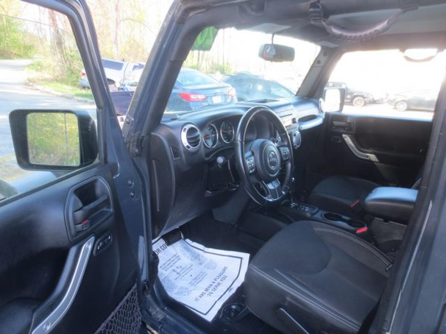 2016 Gray /Black Jeep Wrangler Unlimited Sahara (1C4HJWEG5GL) with an 3.6L V6 DOHC 24V FFV engine, Automatic transmission, located at 270 US Route 6, Mahopac, NY, 10541, (845) 621-0895, 41.349022, -73.755280 - Photo#6