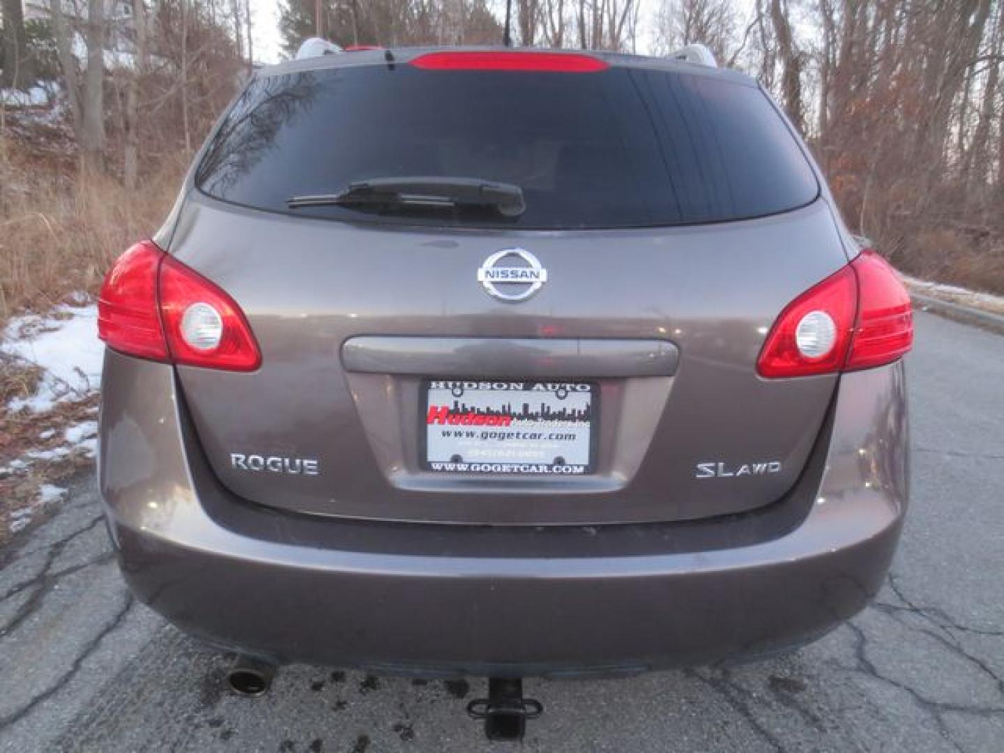 2010 Gray /Gray Nissan Rogue S (JN8AS5MV4AW) with an 2.5L L4 DOHC 16V engine, Automatic transmission, located at 270 US Route 6, Mahopac, NY, 10541, (845) 621-0895, 41.349022, -73.755280 - Photo#5