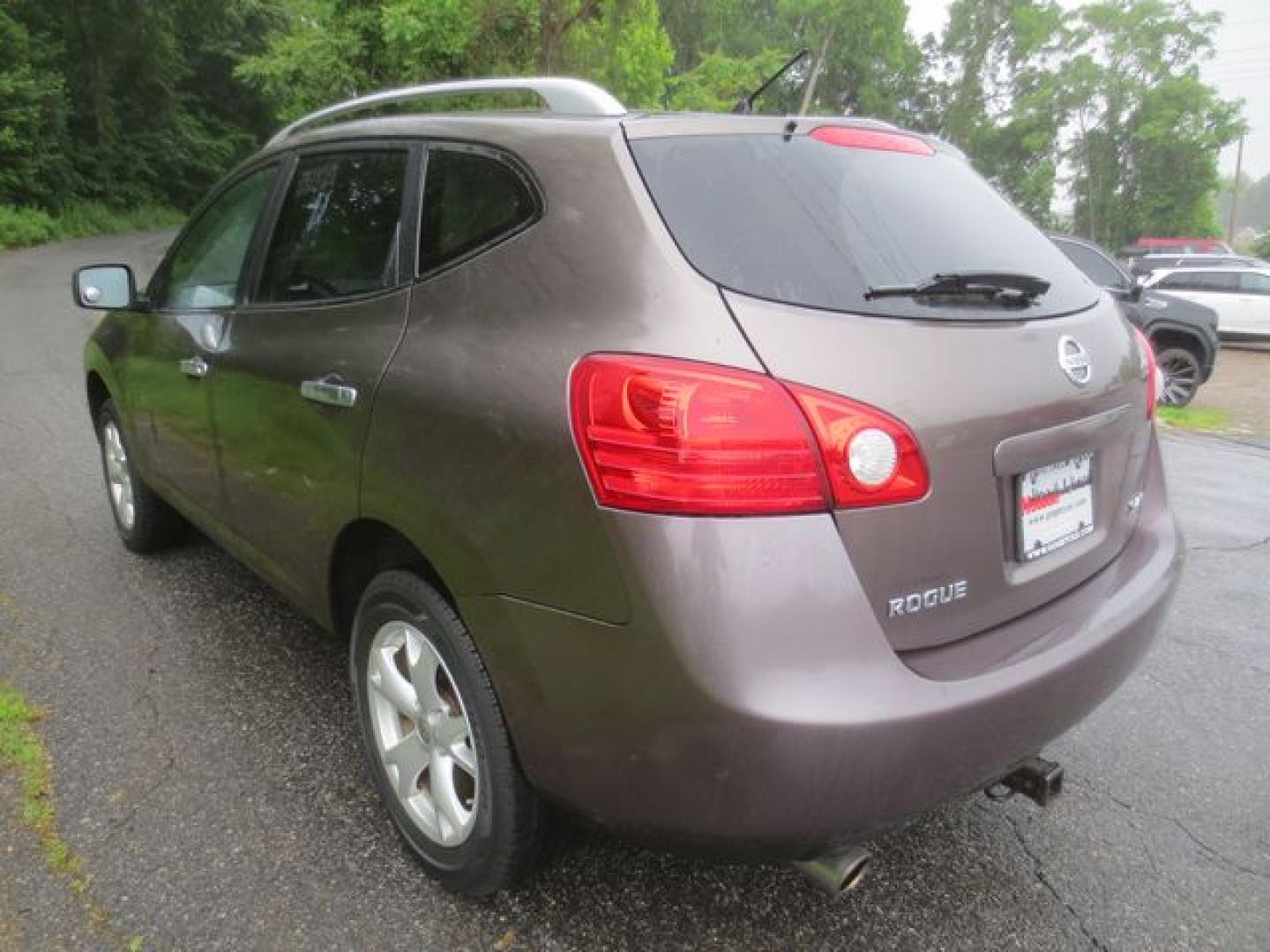 2010 Gray /Gray Nissan Rogue S (JN8AS5MV4AW) with an 2.5L L4 DOHC 16V engine, Automatic transmission, located at 270 US Route 6, Mahopac, NY, 10541, (845) 621-0895, 41.349022, -73.755280 - Photo#4