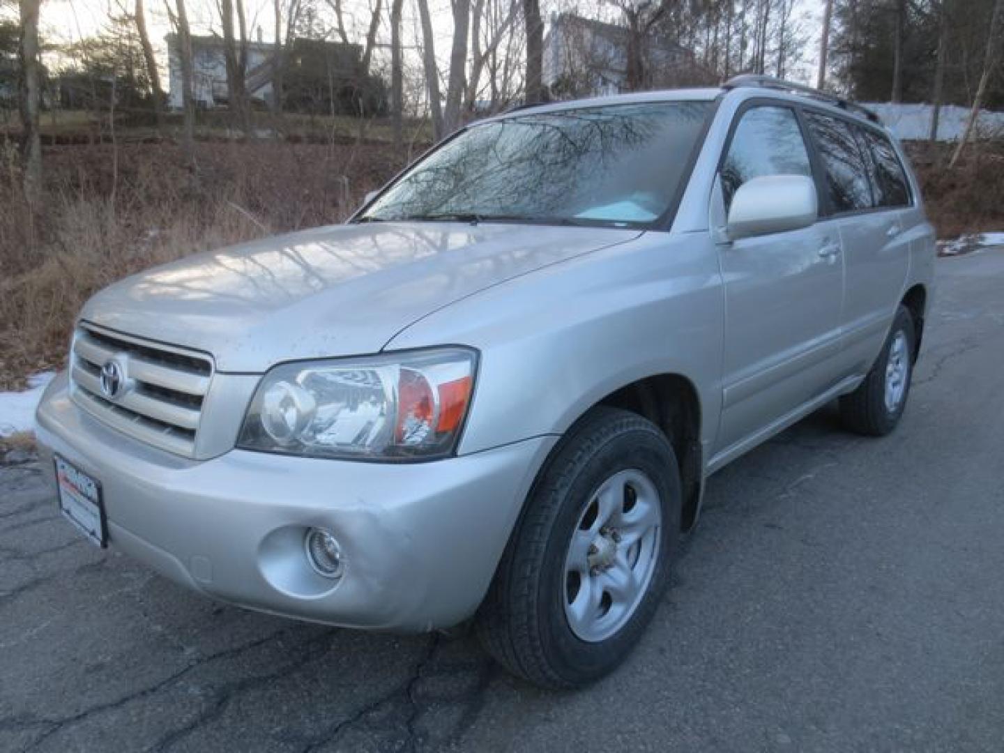 2007 Silver /Gray Toyota Highlander 2WD (JTEGD21AX70) with an 2.4L L4 DOHC 16V engine, 4-Speed Automatic Overdrive transmission, located at 270 US Route 6, Mahopac, NY, 10541, (845) 621-0895, 41.349022, -73.755280 - Photo#0