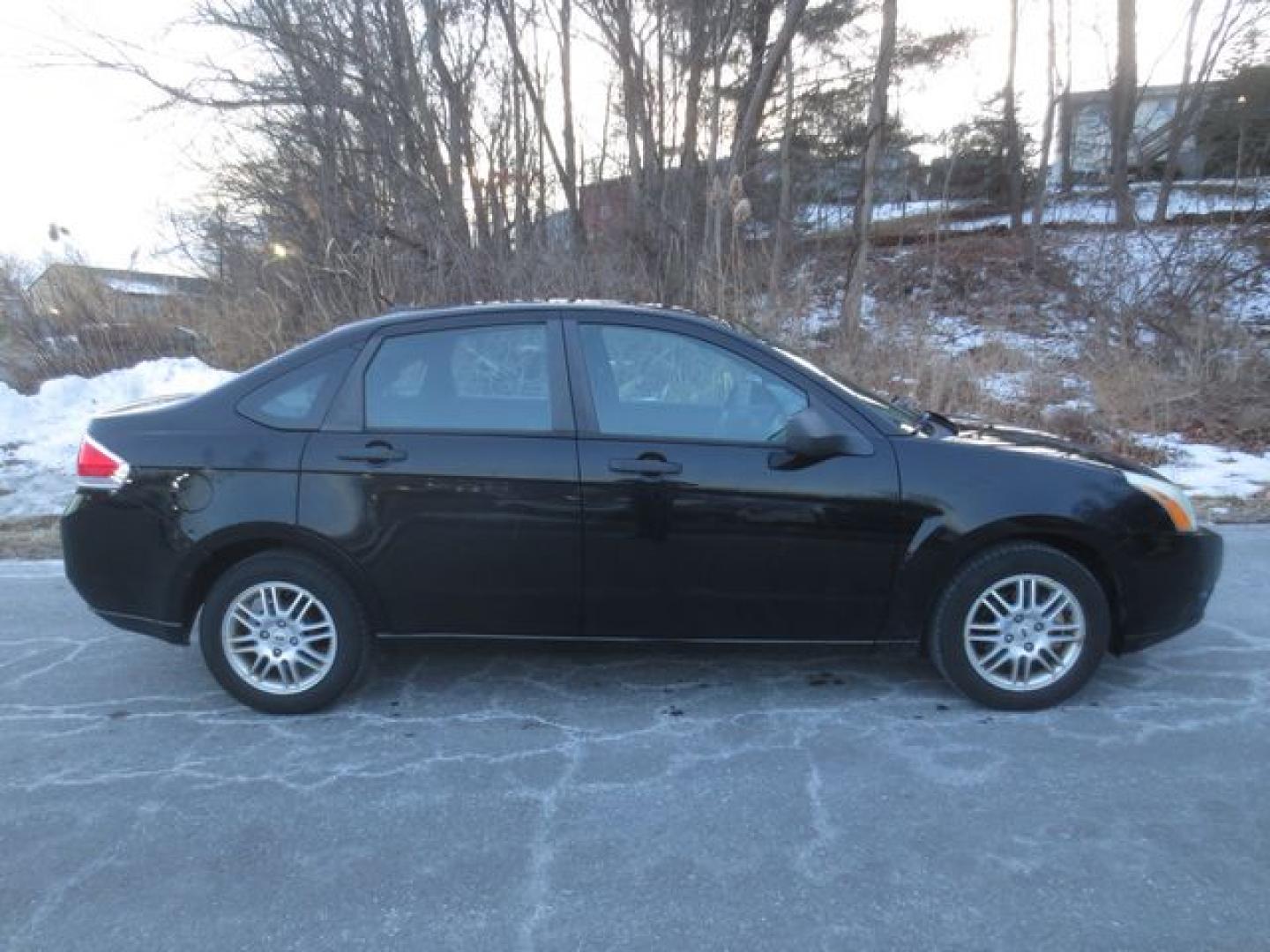 2011 Black /Black Ford Focus SE (1FAHP3FN2BW) with an 2.0L L4 DOHC 16V engine, 4-Speed Aut transmission, located at 270 US Route 6, Mahopac, NY, 10541, (845) 621-0895, 41.349022, -73.755280 - Photo#9