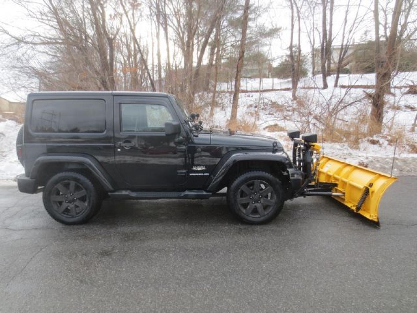 2014 Black /Black Jeep Wrangler Sahara (1C4AJWBG1EL) with an 3.6L V6 DOHC 24V FFV engine, Automatic transmission, located at 270 US Route 6, Mahopac, NY, 10541, (845) 621-0895, 41.349022, -73.755280 - Photo#11