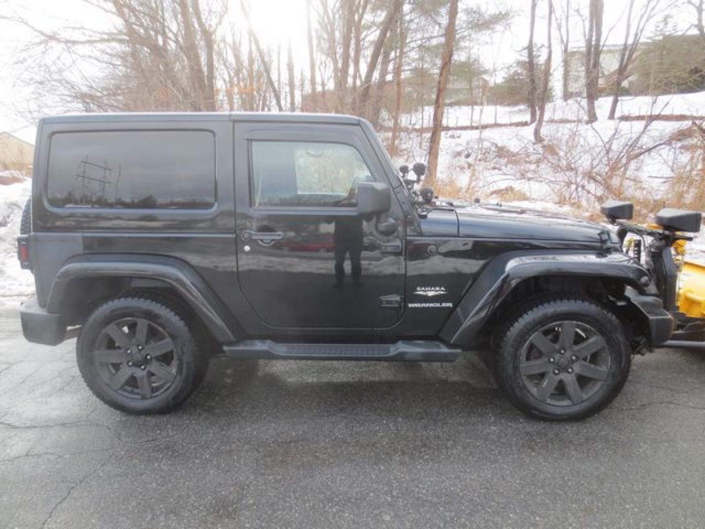 2014 Black /Black Jeep Wrangler Sahara (1C4AJWBG1EL) with an 3.6L V6 DOHC 24V FFV engine, Automatic transmission, located at 270 US Route 6, Mahopac, NY, 10541, (845) 621-0895, 41.349022, -73.755280 - Photo#10