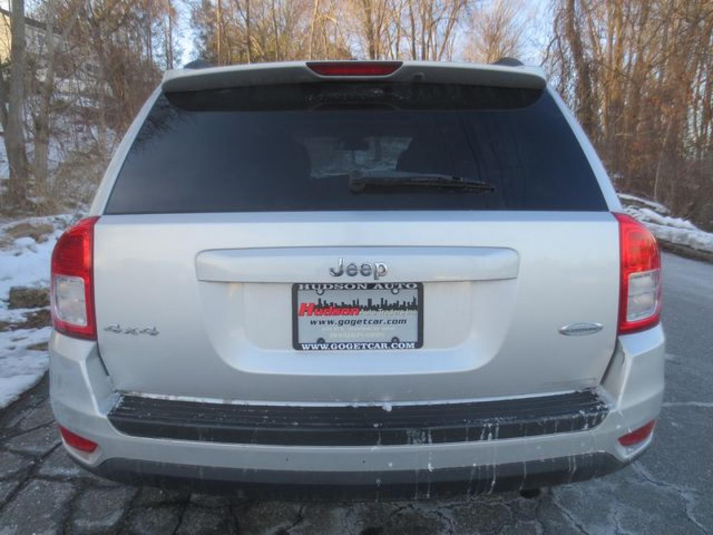 2012 Silver /Black Jeep Compass Latitude (1C4NJDEB5CD) with an 2.4L L4 DOHC 16V engine, Automatic transmission, located at 270 US Route 6, Mahopac, NY, 10541, (845) 621-0895, 41.349022, -73.755280 - Photo#5