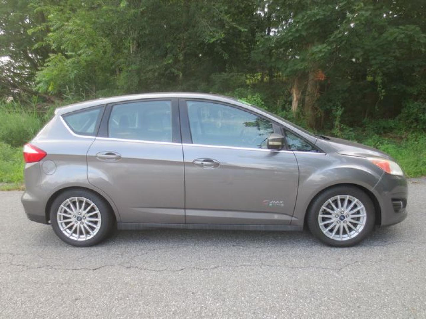 2013 Silver /Black Ford C-Max Hybrid SEL (1FADP5CU7DL) with an 2.0L L4 DOHC 16V HYBRID engine, Automatic transmission, located at 270 US Route 6, Mahopac, NY, 10541, (845) 621-0895, 41.349022, -73.755280 - Photo#12