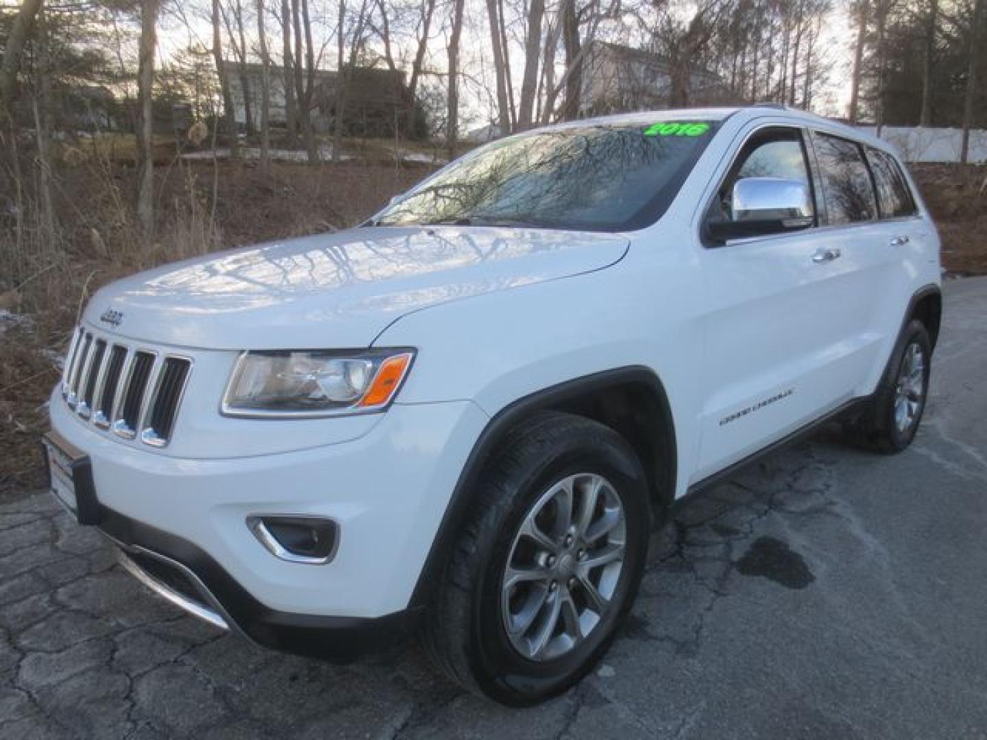 2016 White /Beige Jeep Grand Cherokee Limited (1C4RJFBG4GC) with an 3.6L V6 DOHC 24V engine, 8A transmission, located at 270 US Route 6, Mahopac, NY, 10541, (845) 621-0895, 41.349022, -73.755280 - Photo#0