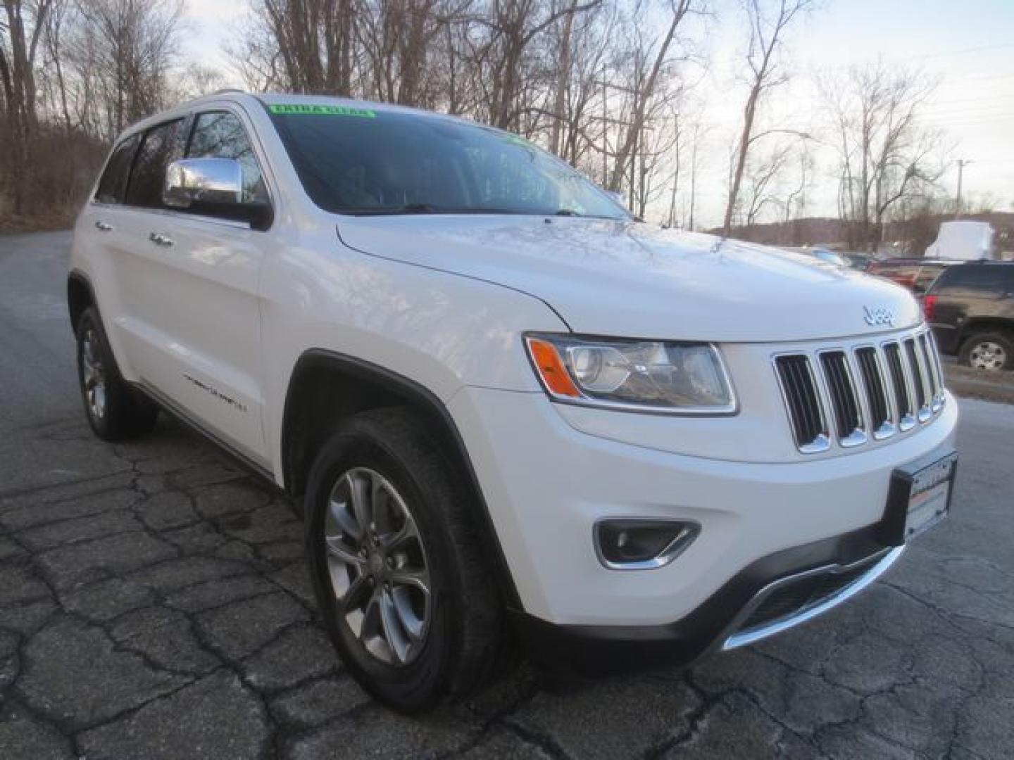 2016 White /Beige Jeep Grand Cherokee Limited (1C4RJFBG4GC) with an 3.6L V6 DOHC 24V engine, 8A transmission, located at 270 US Route 6, Mahopac, NY, 10541, (845) 621-0895, 41.349022, -73.755280 - Photo#1