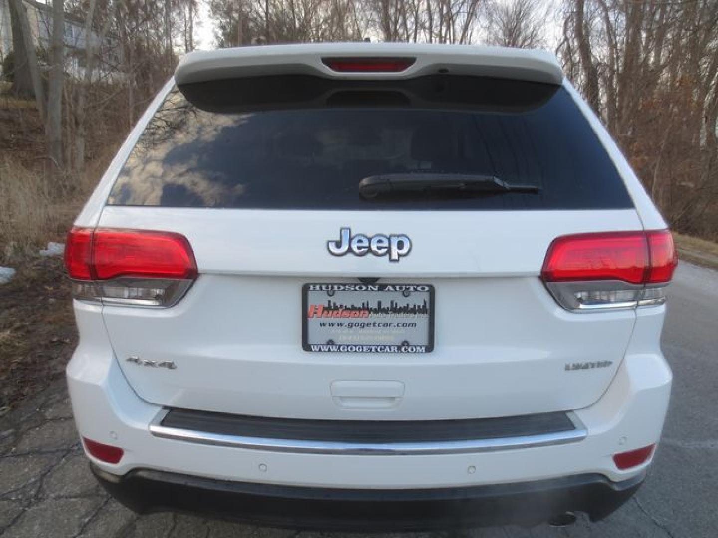 2016 White /Beige Jeep Grand Cherokee Limited (1C4RJFBG4GC) with an 3.6L V6 DOHC 24V engine, 8A transmission, located at 270 US Route 6, Mahopac, NY, 10541, (845) 621-0895, 41.349022, -73.755280 - Photo#5
