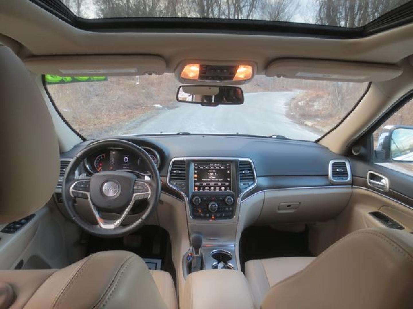 2016 White /Beige Jeep Grand Cherokee Limited (1C4RJFBG4GC) with an 3.6L V6 DOHC 24V engine, 8A transmission, located at 270 US Route 6, Mahopac, NY, 10541, (845) 621-0895, 41.349022, -73.755280 - Photo#7