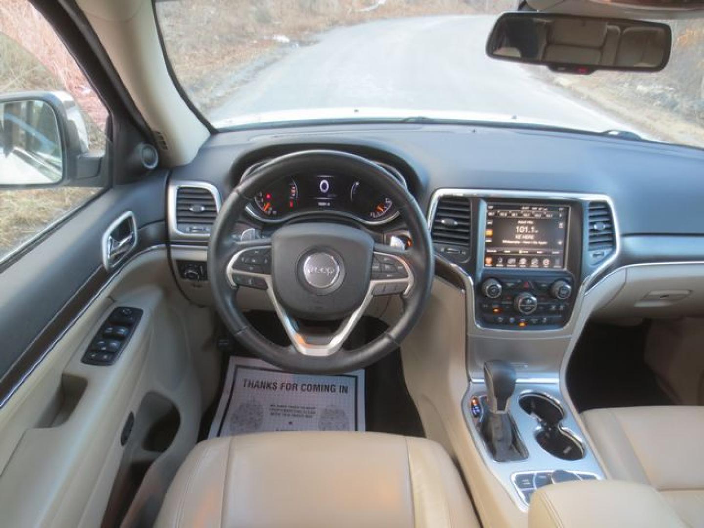2016 White /Beige Jeep Grand Cherokee Limited (1C4RJFBG4GC) with an 3.6L V6 DOHC 24V engine, 8A transmission, located at 270 US Route 6, Mahopac, NY, 10541, (845) 621-0895, 41.349022, -73.755280 - Photo#8