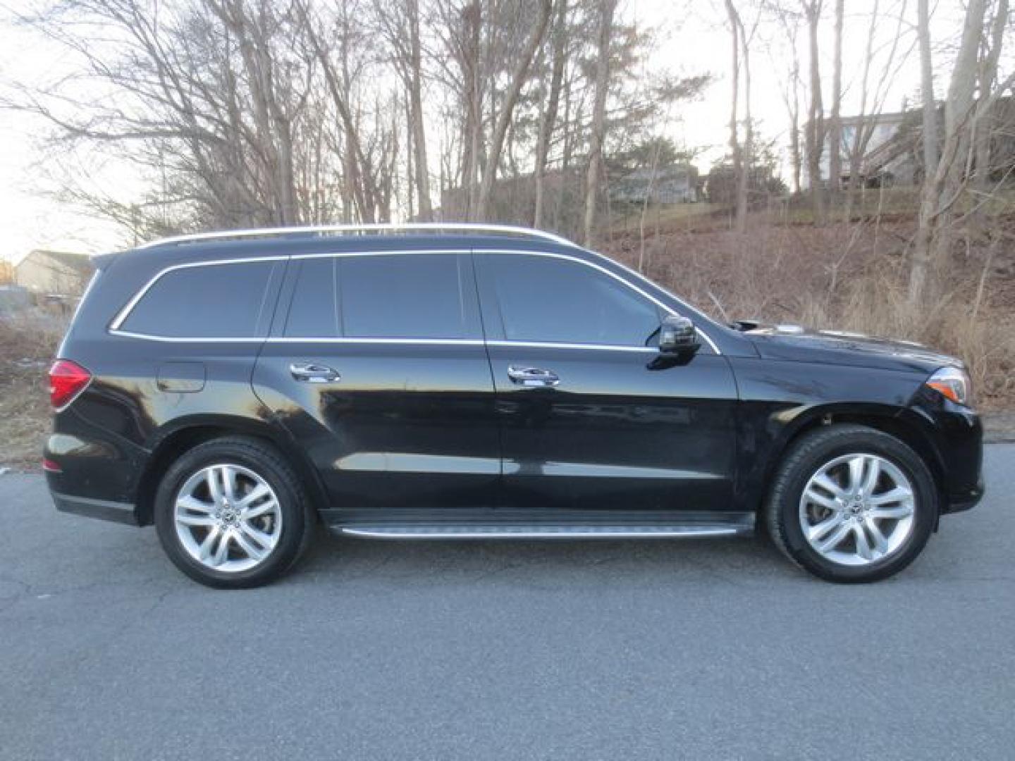 2017 Black /Beige Mercedes-Benz GL-Class GLs (4JGDF6EE7HA) with an 3.0 Liter Twin Turbo V-6 engine, Automatic 7-Speed transmission, located at 270 US Route 6, Mahopac, NY, 10541, (845) 621-0895, 41.349022, -73.755280 - Photo#12