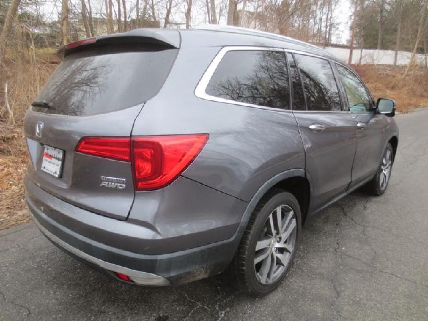 2016 Gray /Black Honda Pilot Touring 4WD (5FNYF6H9XGB) with an 3.5L V6 SOHC 24V engine, 9-Speed Automatic transmission, located at 270 US Route 6, Mahopac, NY, 10541, (845) 621-0895, 41.349022, -73.755280 - Photo#3
