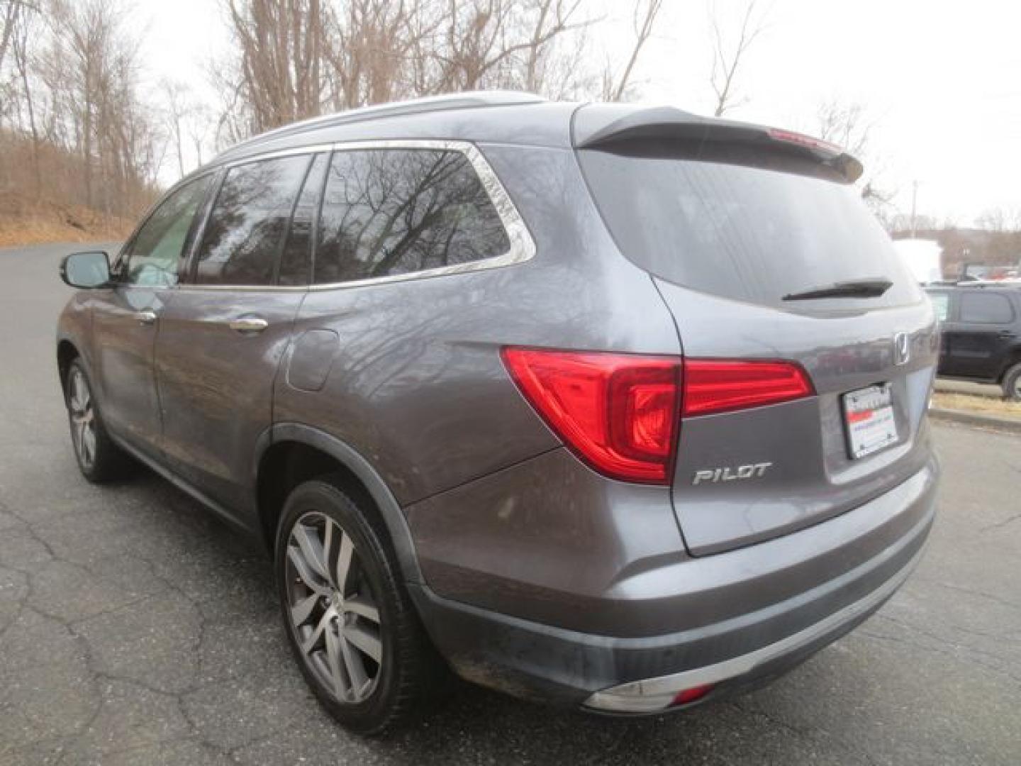 2016 Gray /Black Honda Pilot Touring 4WD (5FNYF6H9XGB) with an 3.5L V6 SOHC 24V engine, 9-Speed Automatic transmission, located at 270 US Route 6, Mahopac, NY, 10541, (845) 621-0895, 41.349022, -73.755280 - Photo#4