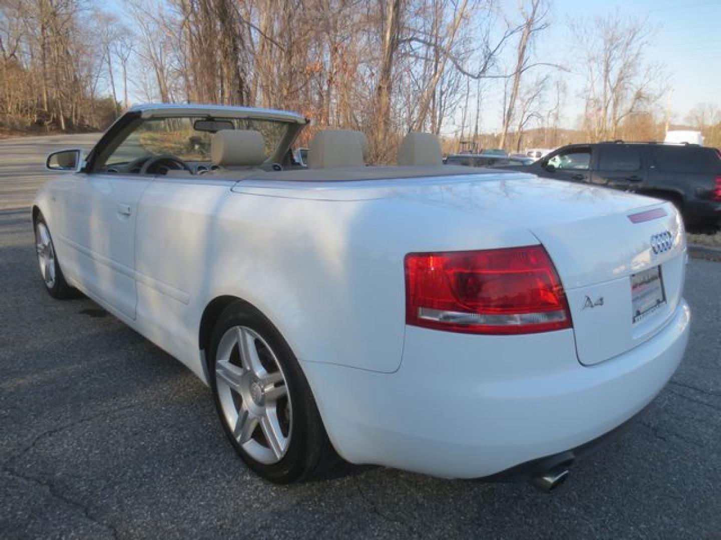 2008 White /Beige Audi A4 2.0T Cabriolet quattro with Tiptronic (WAUDF48H78K) with an 2.0L L4 DOHC 16V TURBO engine, 6-Speed Automatic transmission, located at 270 US Route 6, Mahopac, NY, 10541, (845) 621-0895, 41.349022, -73.755280 - Photo#6