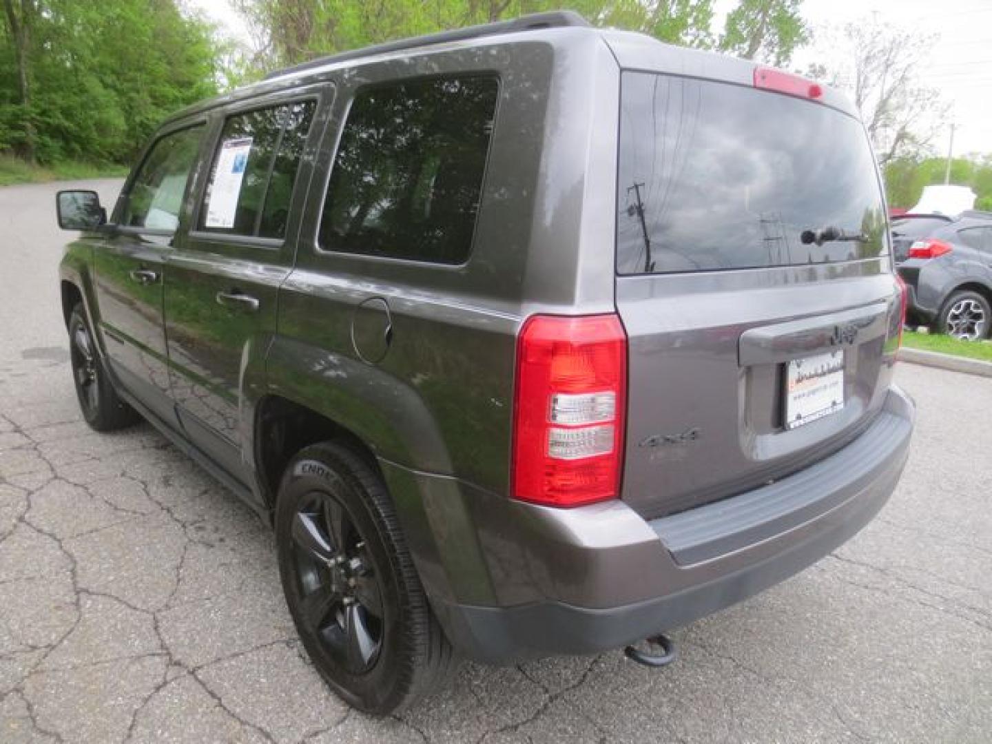 2015 Gray /Gray Jeep Patriot Latitude (1C4NJRFB2FD) with an 2.4L L4 DOHC 16V engine, Automatic transmission, located at 270 US Route 6, Mahopac, NY, 10541, (845) 621-0895, 41.349022, -73.755280 - Photo#4