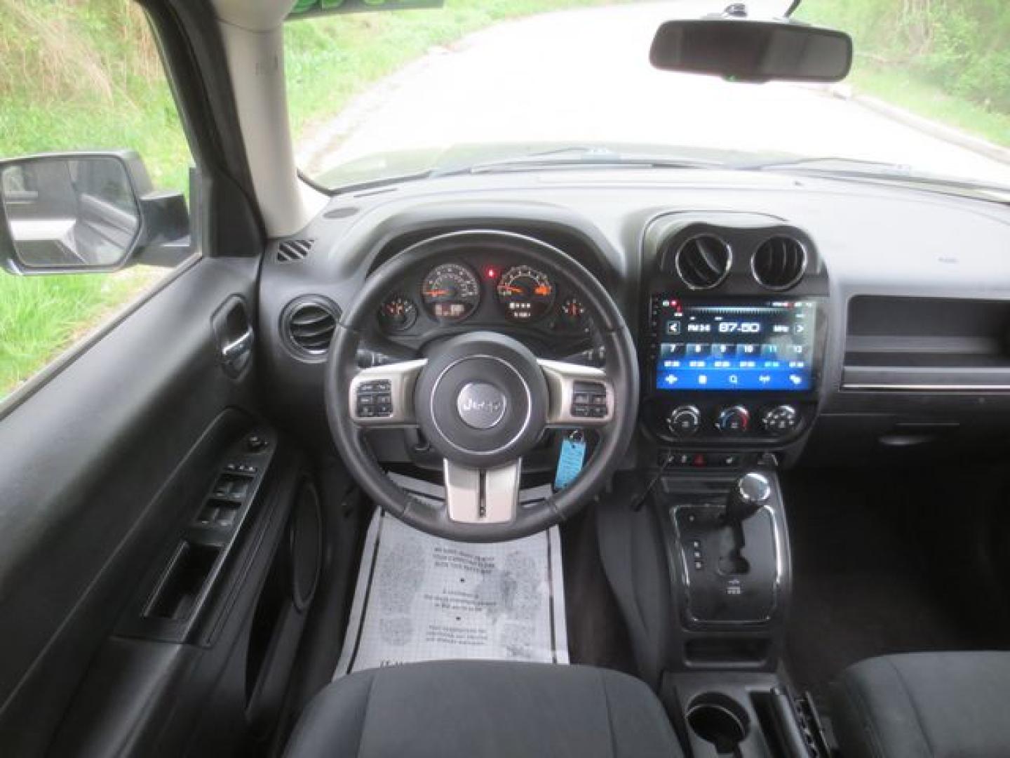 2015 Gray /Gray Jeep Patriot Latitude (1C4NJRFB2FD) with an 2.4L L4 DOHC 16V engine, Automatic transmission, located at 270 US Route 6, Mahopac, NY, 10541, (845) 621-0895, 41.349022, -73.755280 - Photo#8