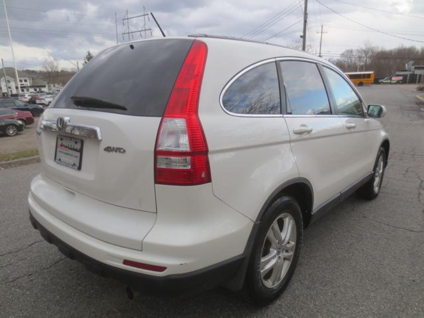 2011 White /Gray Honda CR-V EX-L (5J6RE4H75BL) with an 2.4L L4 DOHC 16V engine, 5-Speed Automatic transmission, located at 270 US Route 6, Mahopac, NY, 10541, (845) 621-0895, 41.349022, -73.755280 - Photo#1