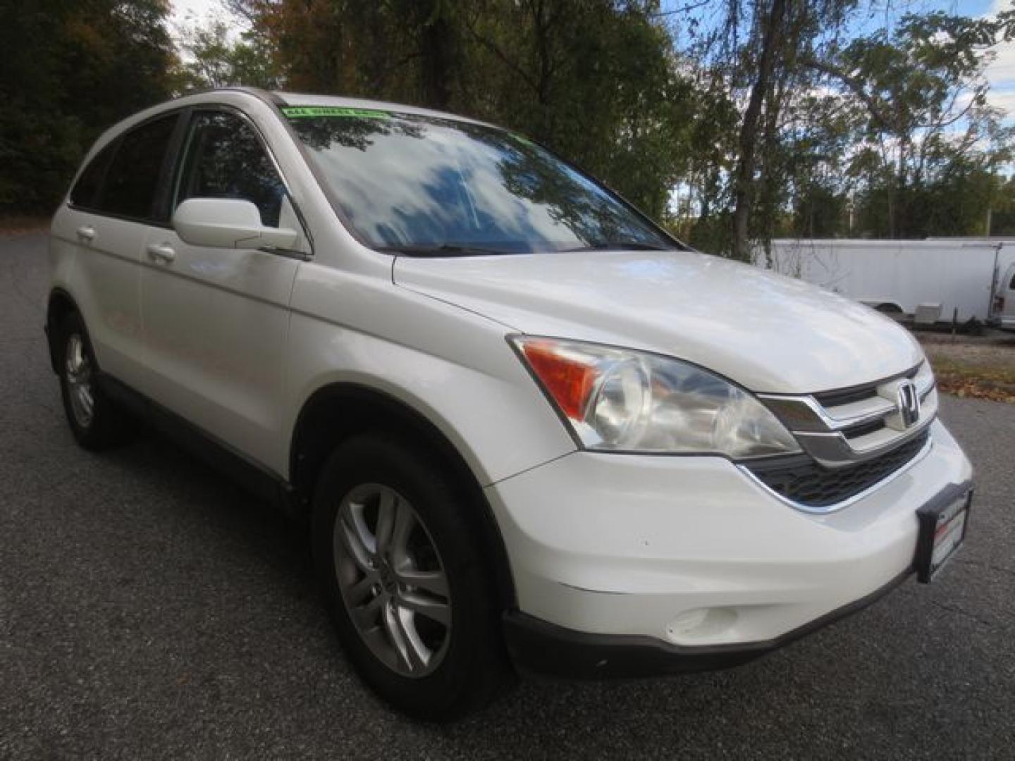 2011 White /Gray Honda CR-V EX-L (5J6RE4H75BL) with an 2.4L L4 DOHC 16V engine, 5-Speed Automatic transmission, located at 270 US Route 6, Mahopac, NY, 10541, (845) 621-0895, 41.349022, -73.755280 - Photo#1