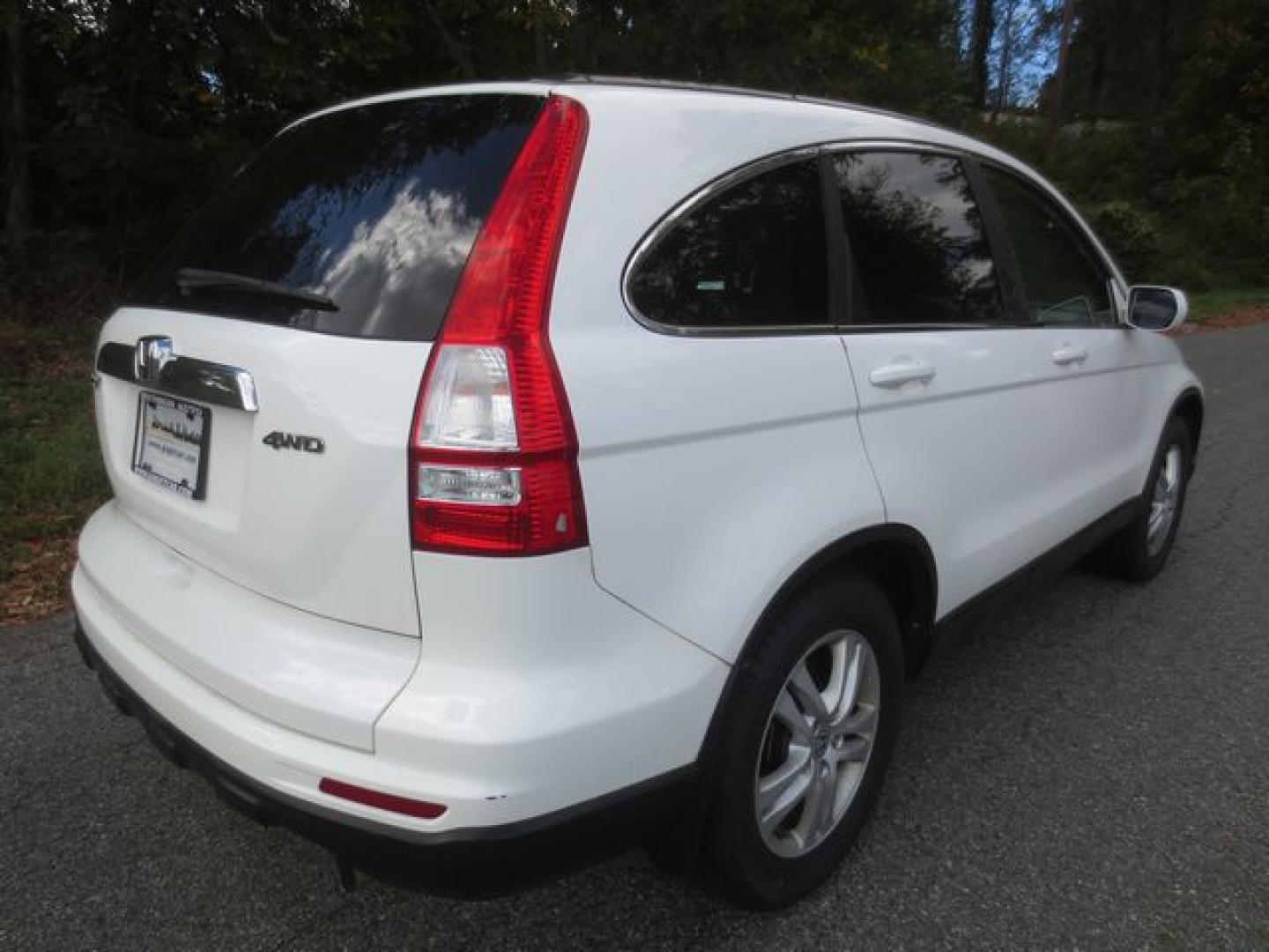 2011 White /Gray Honda CR-V EX-L (5J6RE4H75BL) with an 2.4L L4 DOHC 16V engine, 5-Speed Automatic transmission, located at 270 US Route 6, Mahopac, NY, 10541, (845) 621-0895, 41.349022, -73.755280 - Photo#3