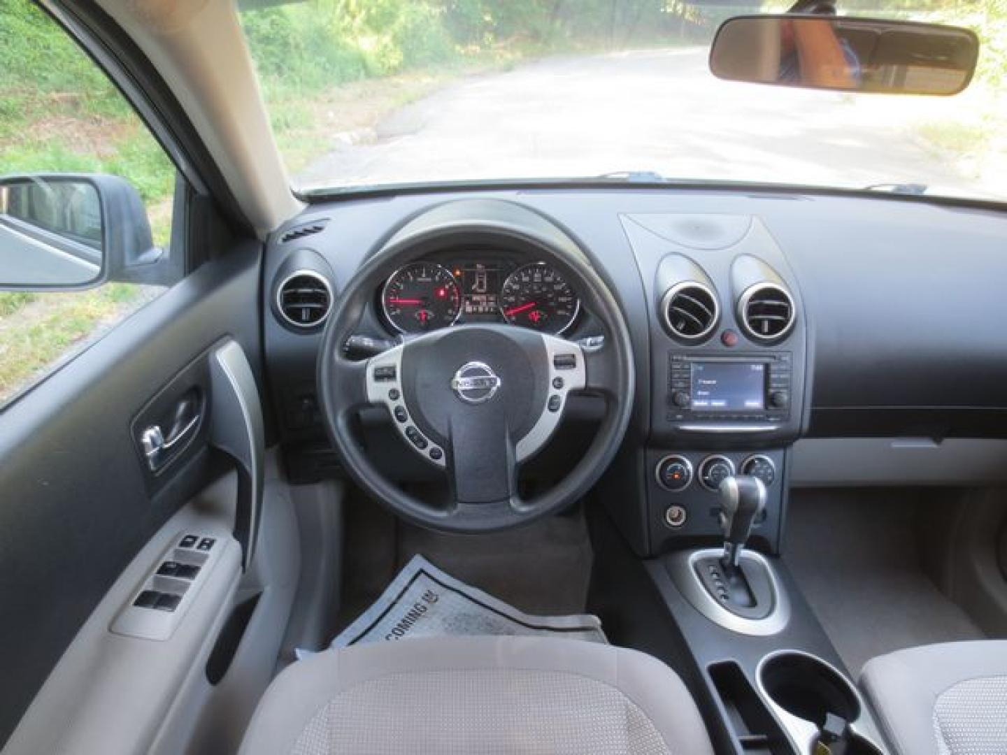 2011 Silver /Gray Nissan Rogue S (JN8AS5MV8BW) with an 2.5L L4 DOHC 16V engine, Automatic transmission, located at 270 US Route 6, Mahopac, NY, 10541, (845) 621-0895, 41.349022, -73.755280 - Photo#8