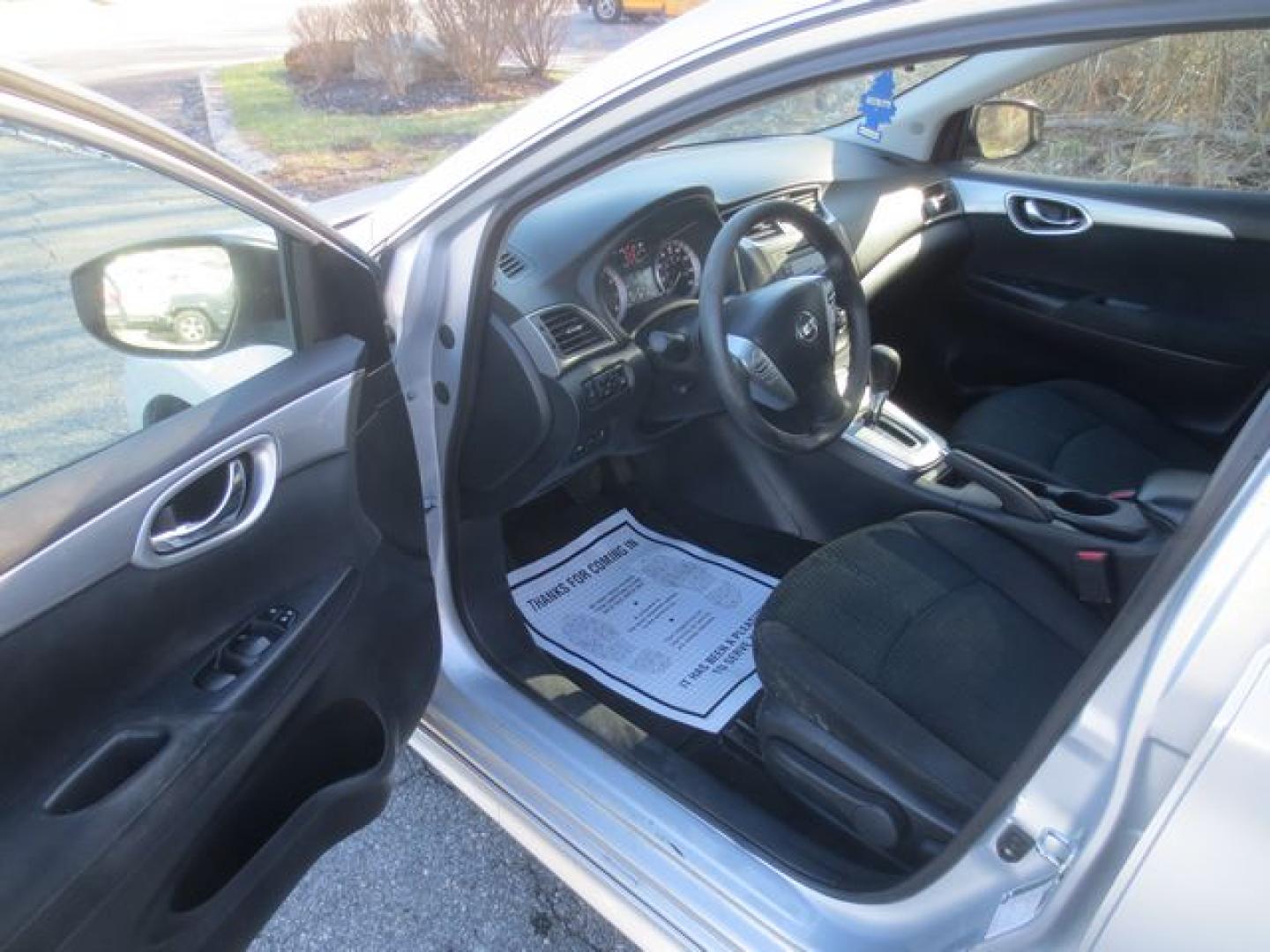 2013 Silver /Gray Nissan Sentra SR (3N1AB7AP9DL) with an 2.0L L4 DOHC 16V engine, Automatic transmission, located at 270 US Route 6, Mahopac, NY, 10541, (845) 621-0895, 41.349022, -73.755280 - Photo#2