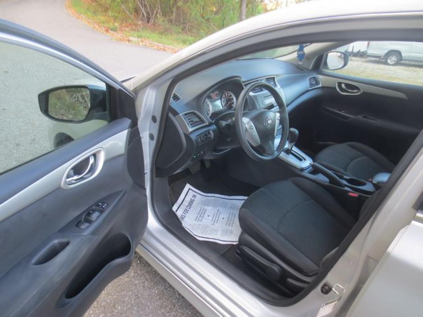 2013 Silver /Gray Nissan Sentra SR (3N1AB7AP9DL) with an 2.0L L4 DOHC 16V engine, Automatic transmission, located at 270 US Route 6, Mahopac, NY, 10541, (845) 621-0895, 41.349022, -73.755280 - Photo#6