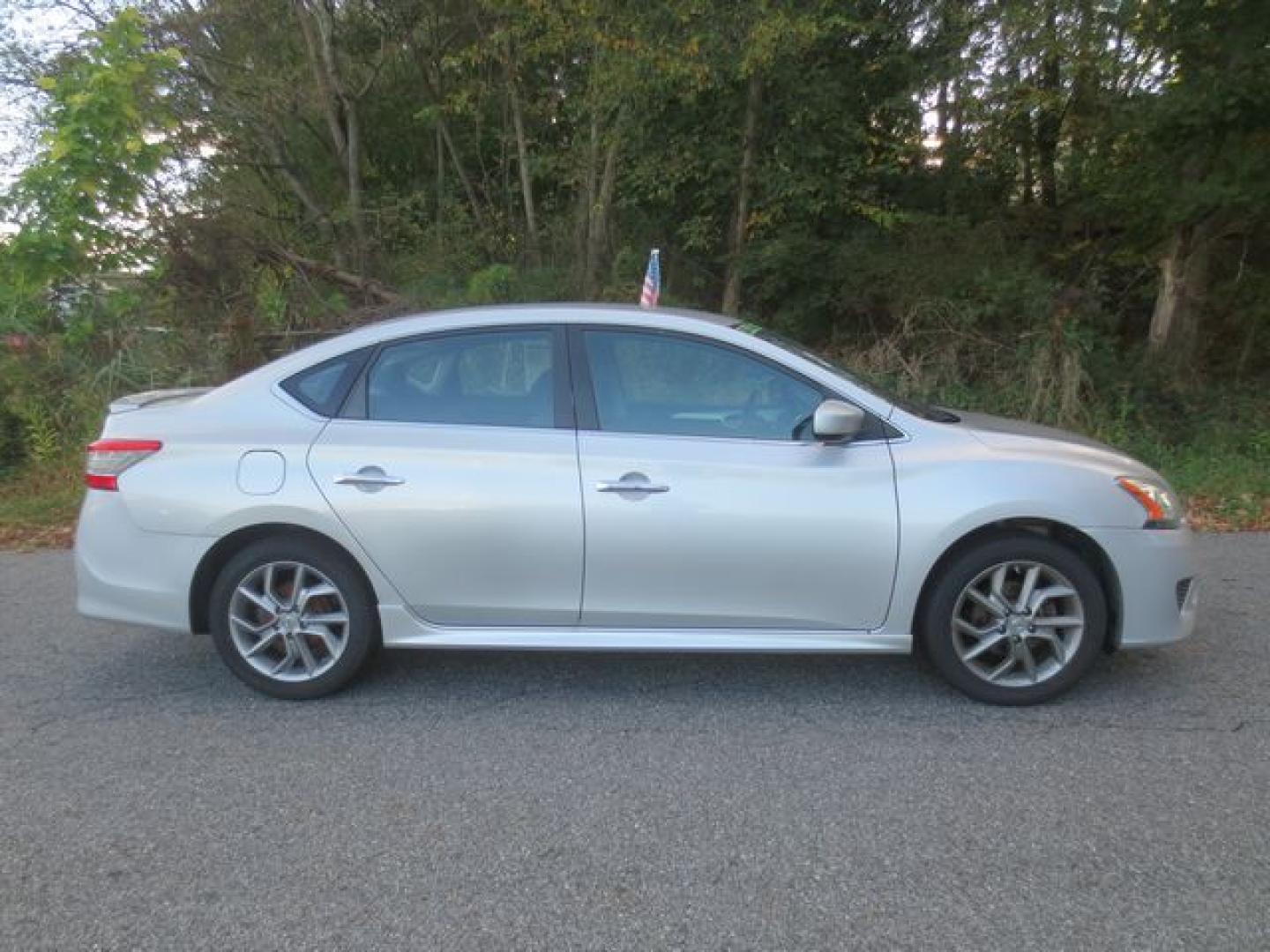 2013 Silver /Gray Nissan Sentra SR (3N1AB7AP9DL) with an 2.0L L4 DOHC 16V engine, Automatic transmission, located at 270 US Route 6, Mahopac, NY, 10541, (845) 621-0895, 41.349022, -73.755280 - Photo#9
