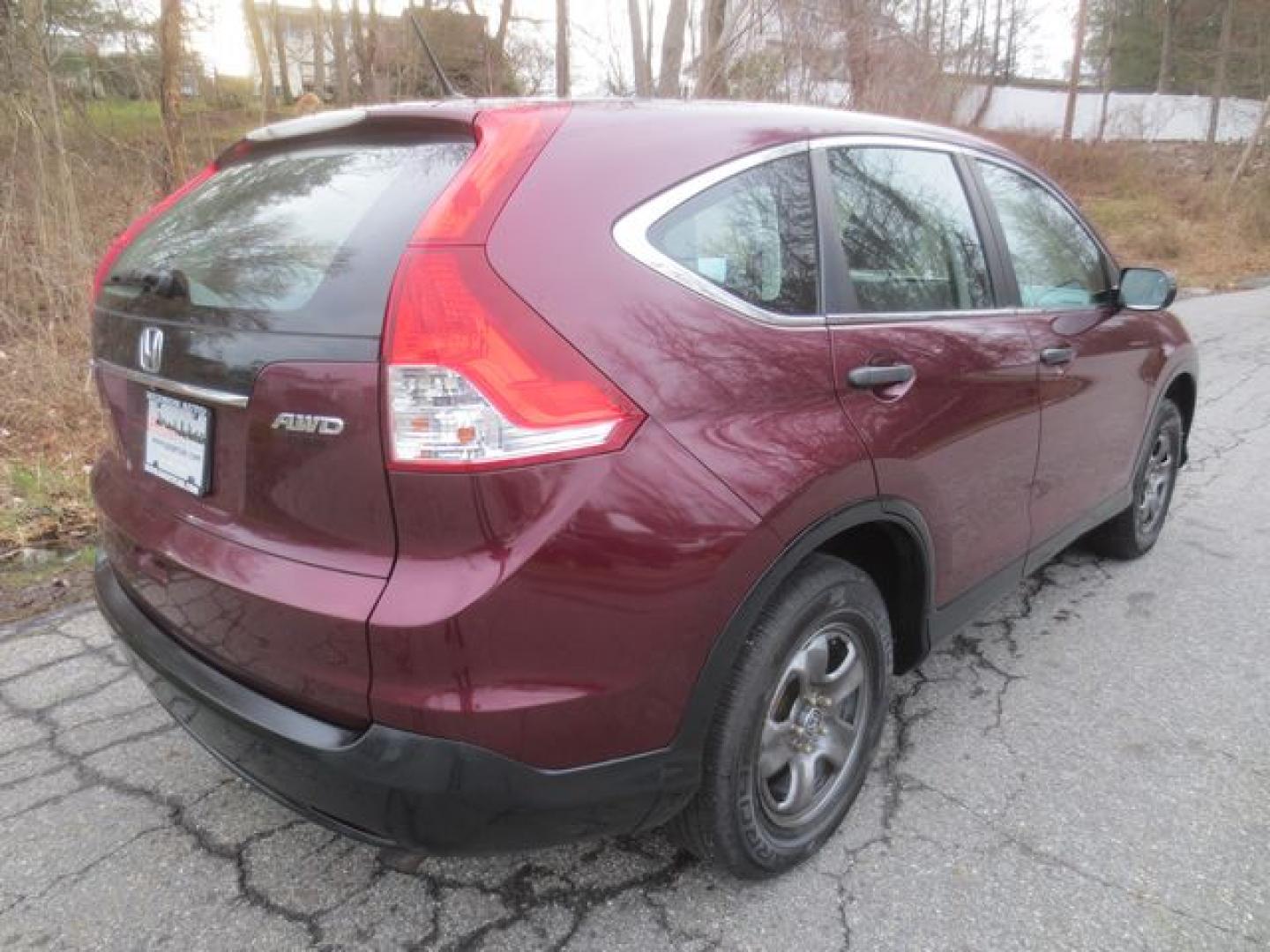 2014 Red /Gray Honda CR-V LX (5J6RM4H36EL) with an 2.4L L4 DOHC 16V engine, Automatic transmission, located at 270 US Route 6, Mahopac, NY, 10541, (845) 621-0895, 41.349022, -73.755280 - Photo#3