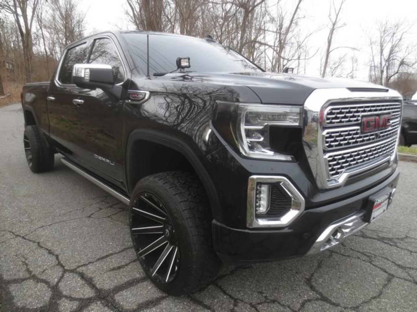 2019 Black /Black GMC Sierra 1500 Denali Crew Cab 4WD (1GTU9FEL8KZ) with an 6.2L V8 OHV 16V engine, 6A transmission, located at 270 US Route 6, Mahopac, NY, 10541, (845) 621-0895, 41.349022, -73.755280 - Photo#1