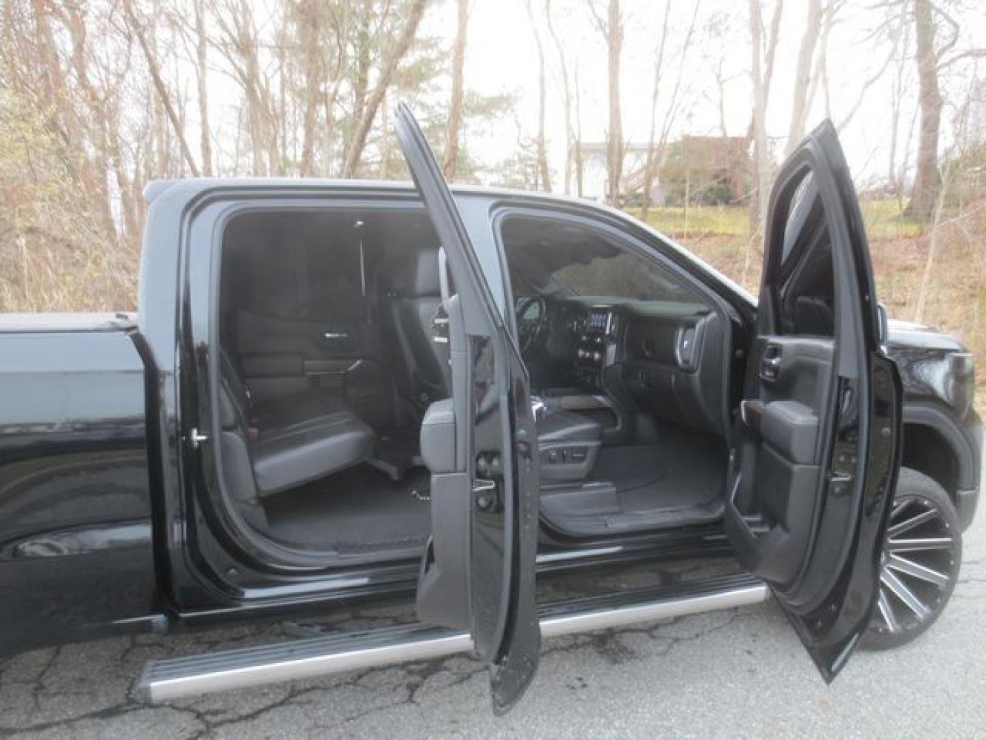 2019 Black /Black GMC Sierra 1500 Denali Crew Cab 4WD (1GTU9FEL8KZ) with an 6.2L V8 OHV 16V engine, 6A transmission, located at 270 US Route 6, Mahopac, NY, 10541, (845) 621-0895, 41.349022, -73.755280 - Photo#12
