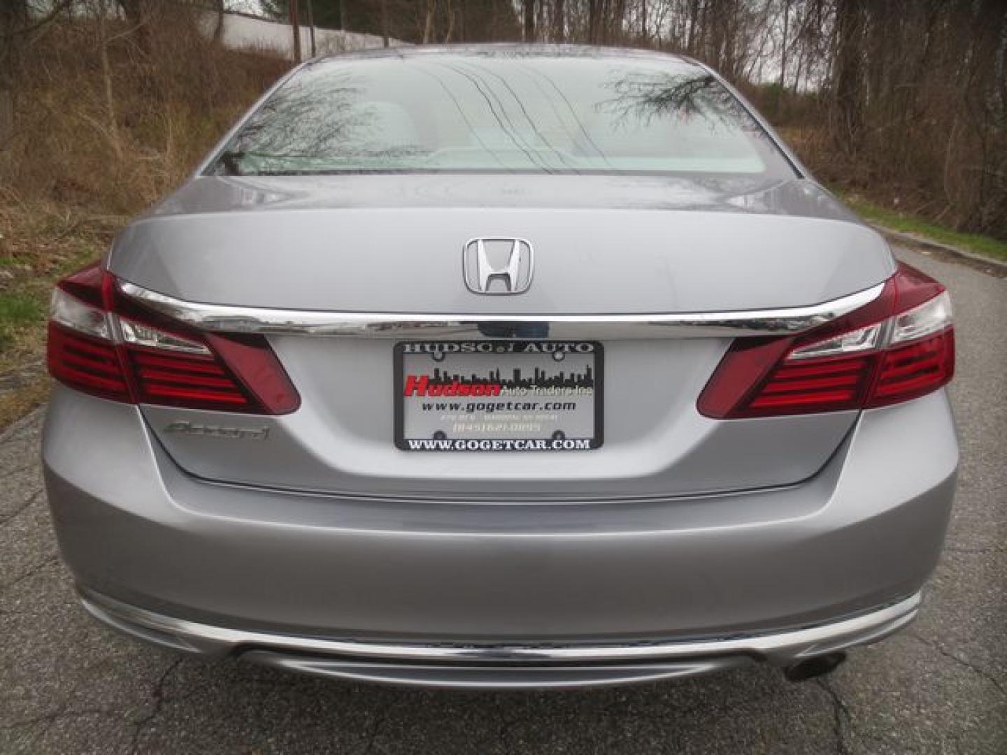 2017 Silver /Gray Honda Accord LX Sedan (1HGCR2F32HA) with an 2.4L L4 DOHC 16V engine, Automatic transmission, located at 270 US Route 6, Mahopac, NY, 10541, (845) 621-0895, 41.349022, -73.755280 - Photo#5