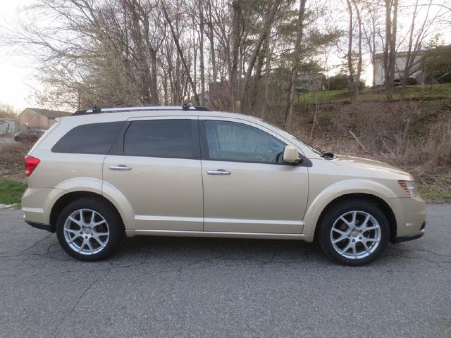 2011 Tan /Tan Dodge Journey Crew AWD (3D4PH3FG0BT) with an 3.6L V6 DOHC 24V engine, Automatic transmission, located at 270 US Route 6, Mahopac, NY, 10541, (845) 621-0895, 41.349022, -73.755280 - Photo#11