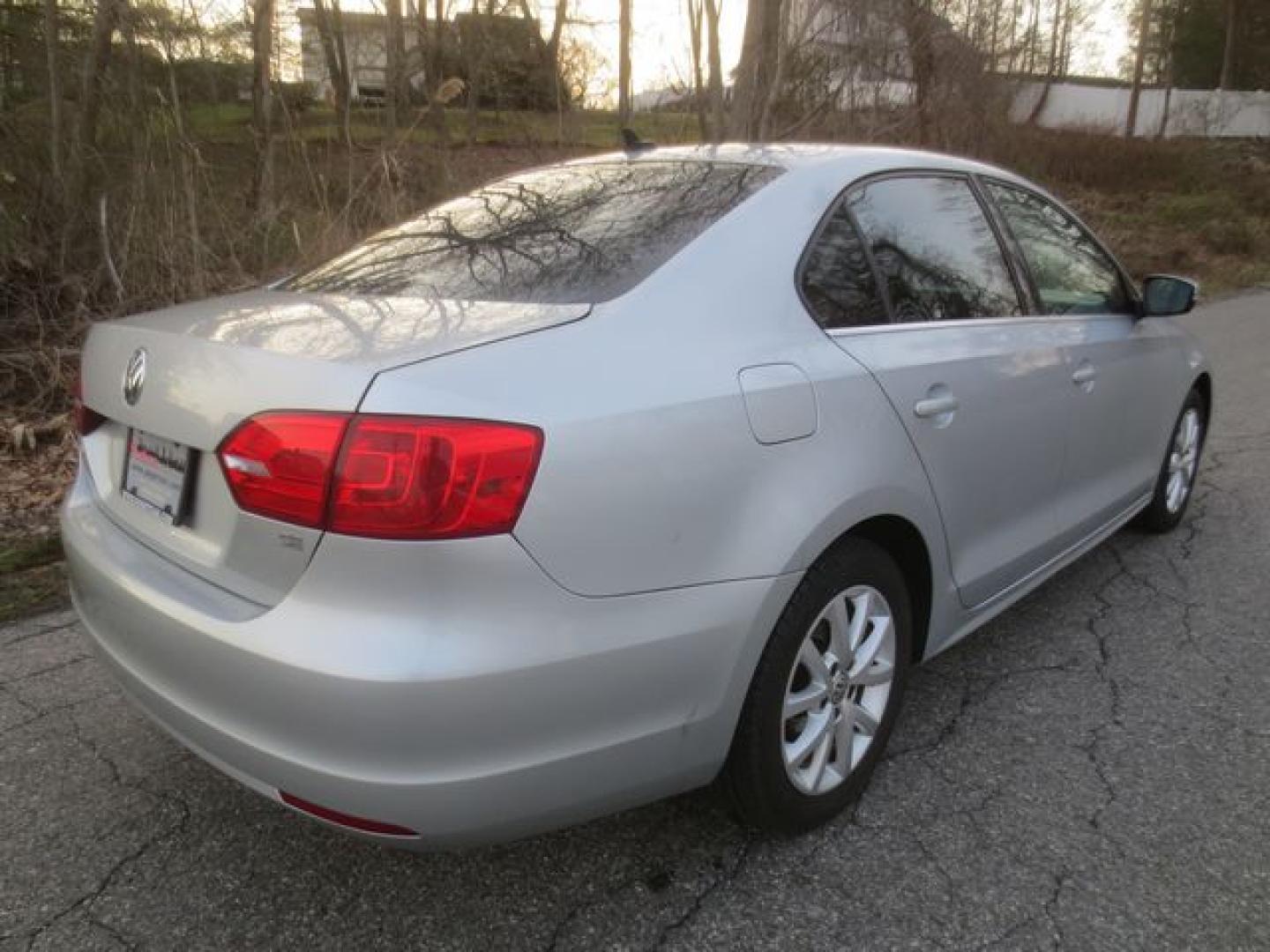 2014 Silver /Black Volkswagen Jetta SE (3VWD17AJ6EM) with an 1.8L L4 DOHC 20V engine, Automatic transmission, located at 270 US Route 6, Mahopac, NY, 10541, (845) 621-0895, 41.349022, -73.755280 - Photo#3