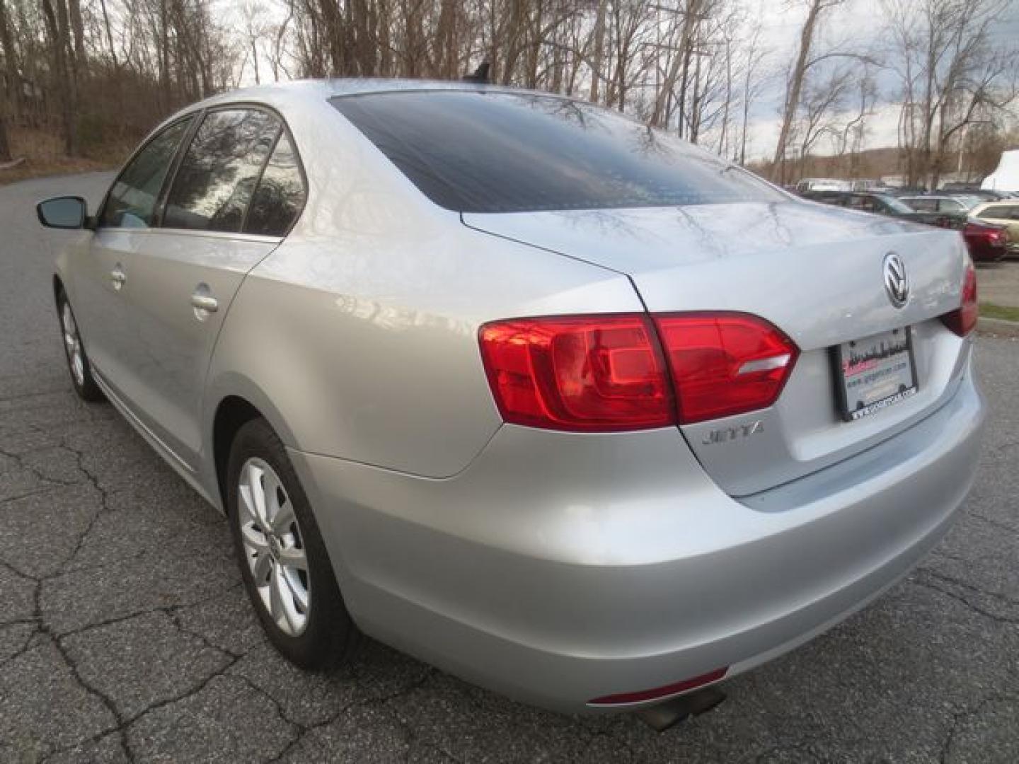 2014 Silver /Black Volkswagen Jetta SE (3VWD17AJ6EM) with an 1.8L L4 DOHC 20V engine, Automatic transmission, located at 270 US Route 6, Mahopac, NY, 10541, (845) 621-0895, 41.349022, -73.755280 - Photo#4