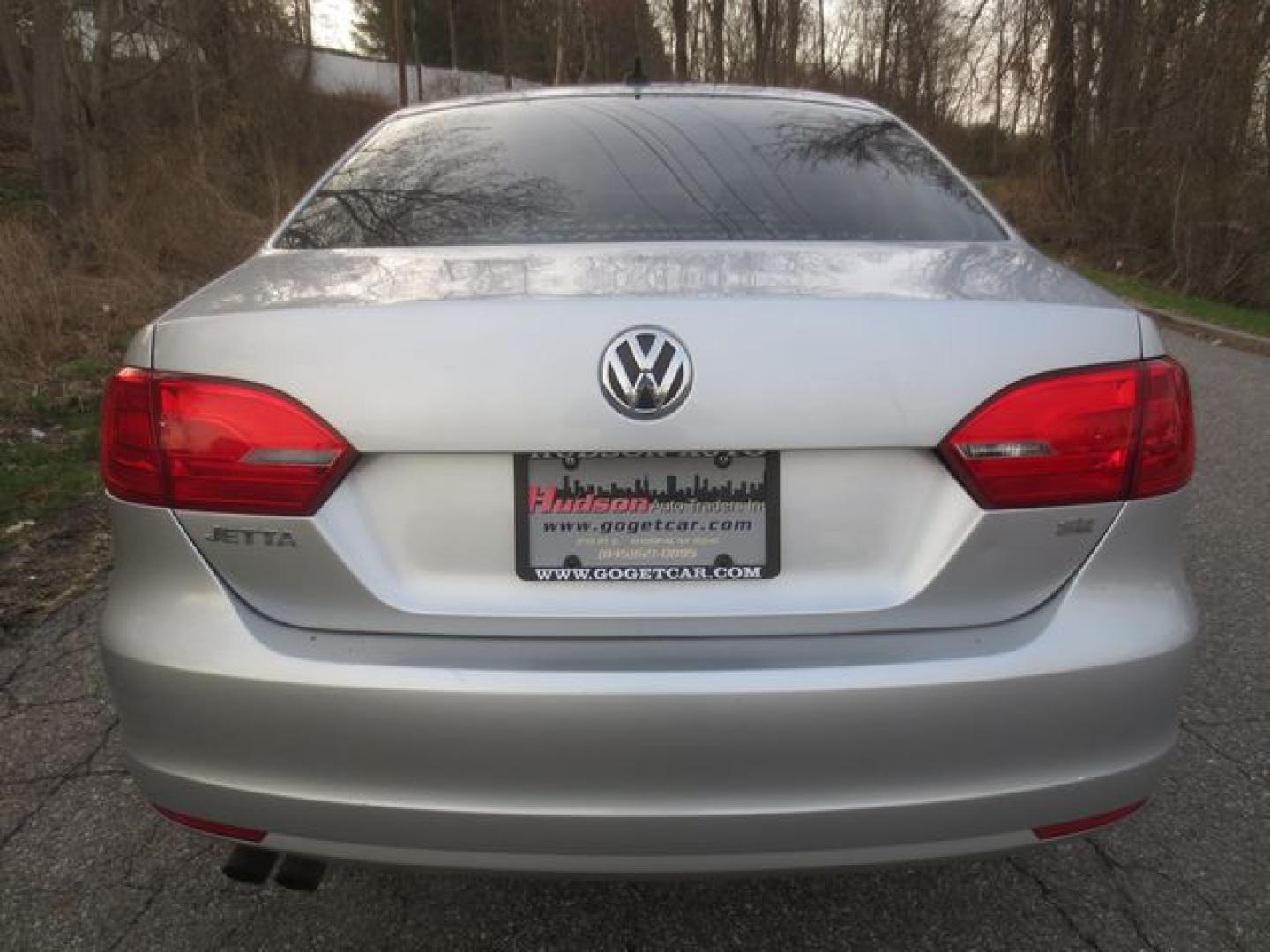 2014 Silver /Black Volkswagen Jetta SE (3VWD17AJ6EM) with an 1.8L L4 DOHC 20V engine, Automatic transmission, located at 270 US Route 6, Mahopac, NY, 10541, (845) 621-0895, 41.349022, -73.755280 - Photo#5